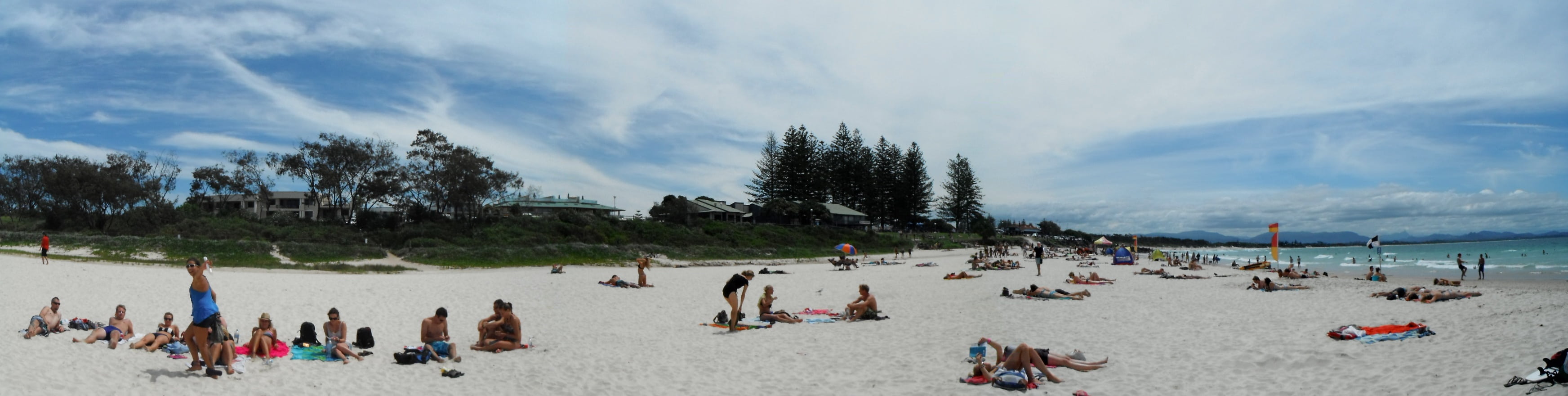 ocean, women, group of people, tree, cloud - sky, beach, australia, men, sky, day, real people, sea, vacations, trip, 2K, byron bay, crowd, land, outdoors, HD Wallpaper