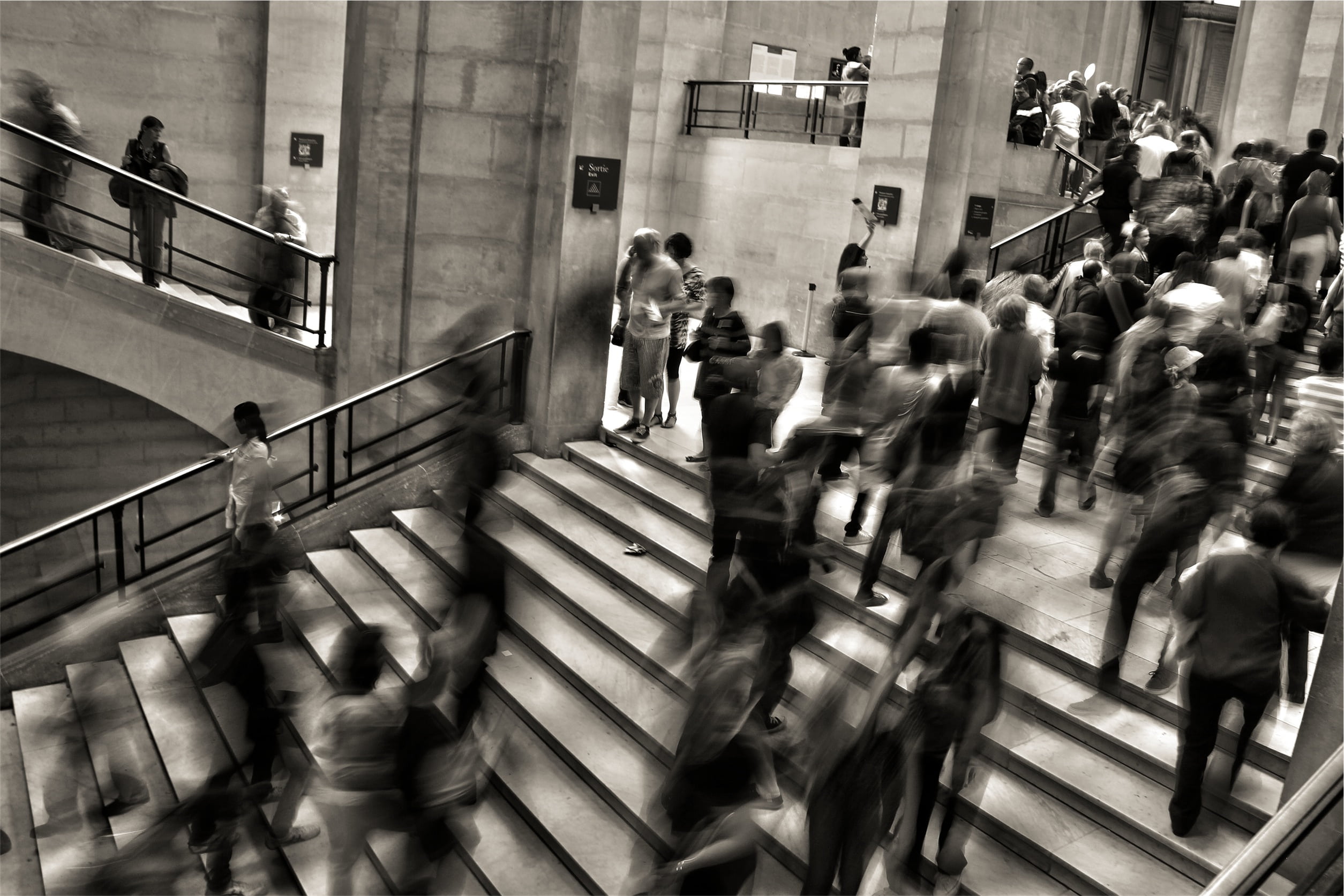 real people, group, 1080P, city, women, walking, blurred motion, busy, city life, men, photo, railing, transportation, crowded, steps and staircases, architecture, HD Wallpaper