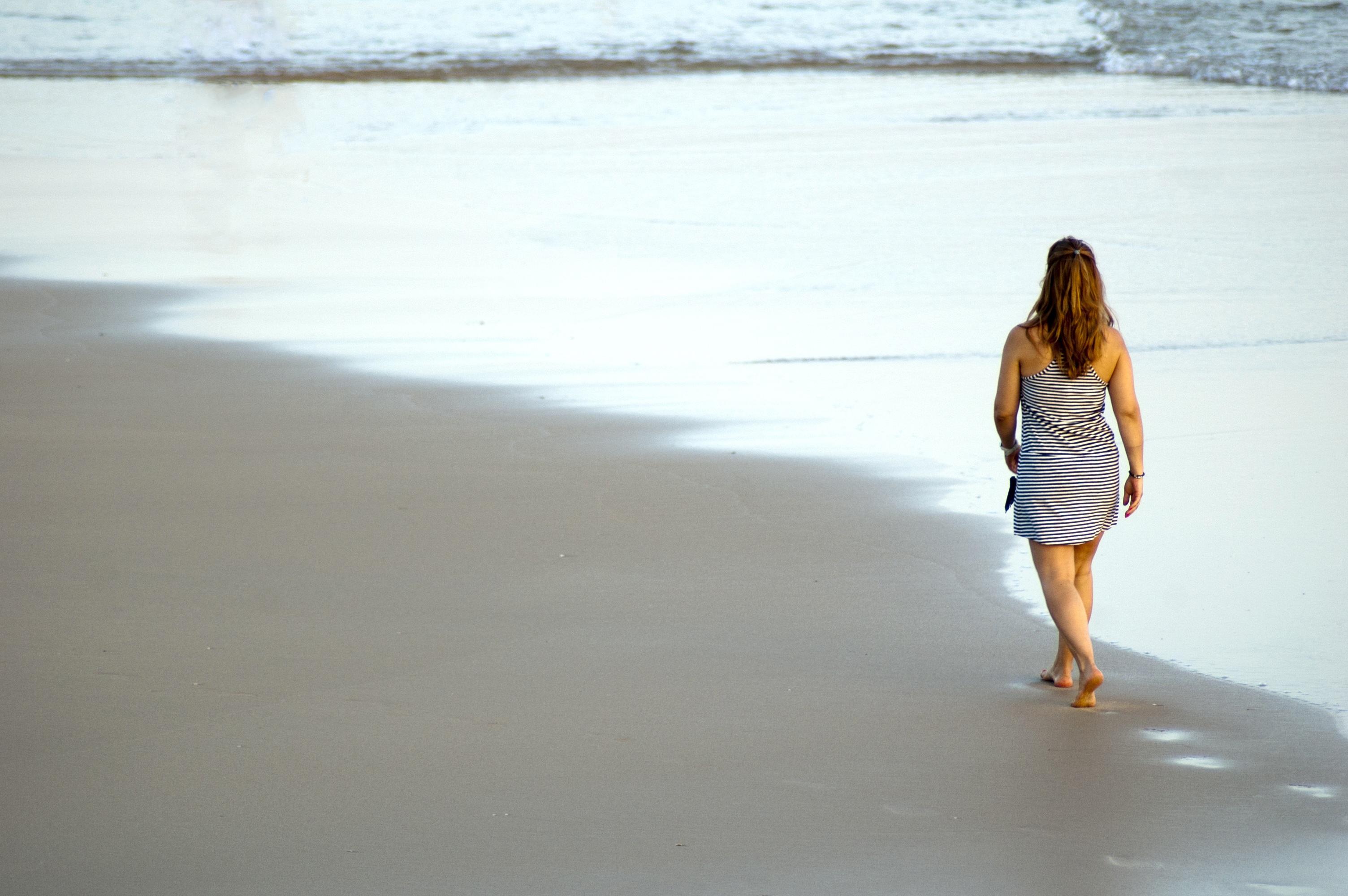 gray, real people, leisure activity, women, female, walking, surface, looking at view, ride, quiet, hair, sand, summer, sea, vacations, rear view, standing, HD Wallpaper