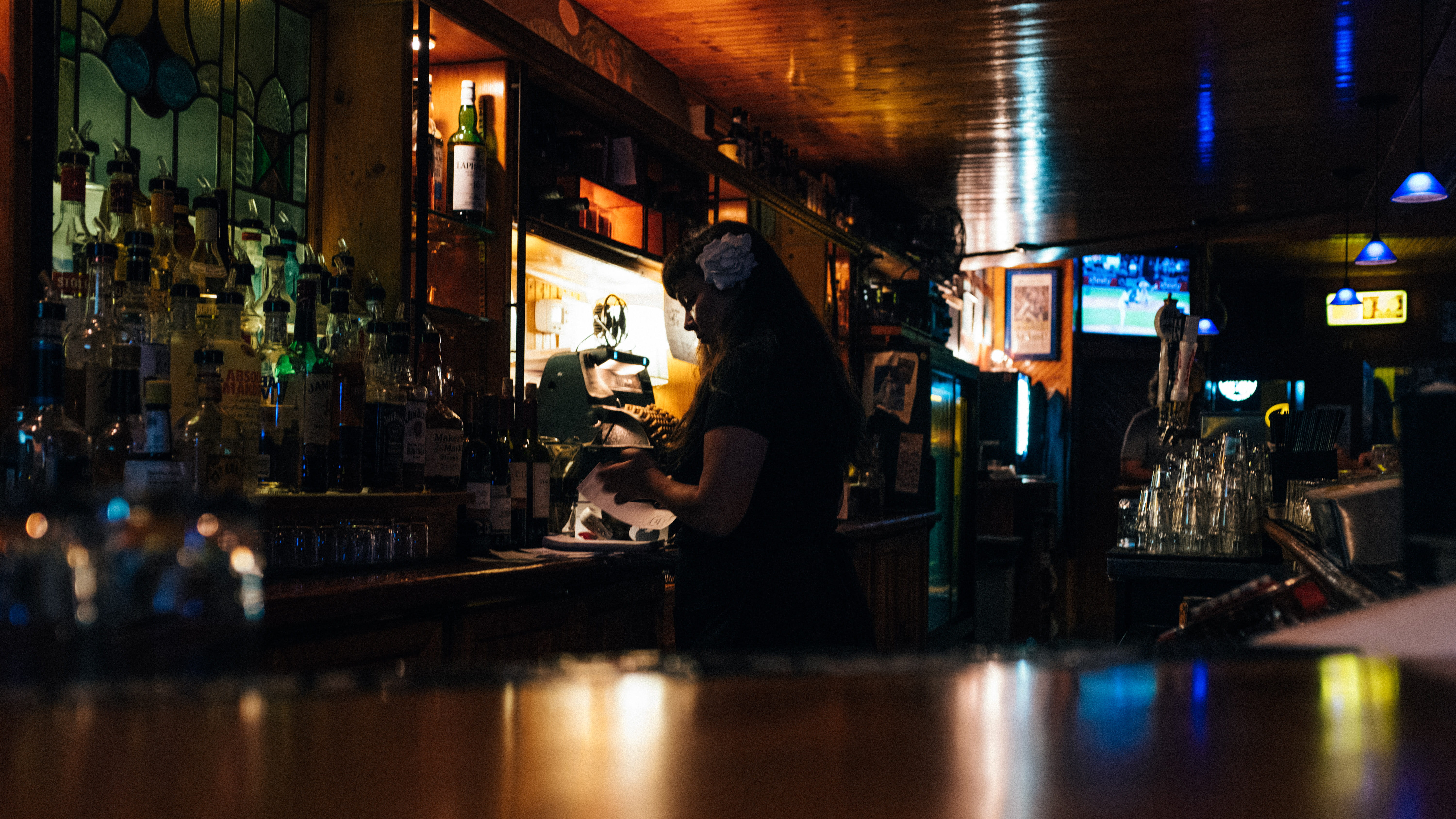 real people, refreshment, illuminated, one person, drink, barmaid, united states, side view, standing, bar, bar counter, architecture, indoors, dive bar, HD Wallpaper