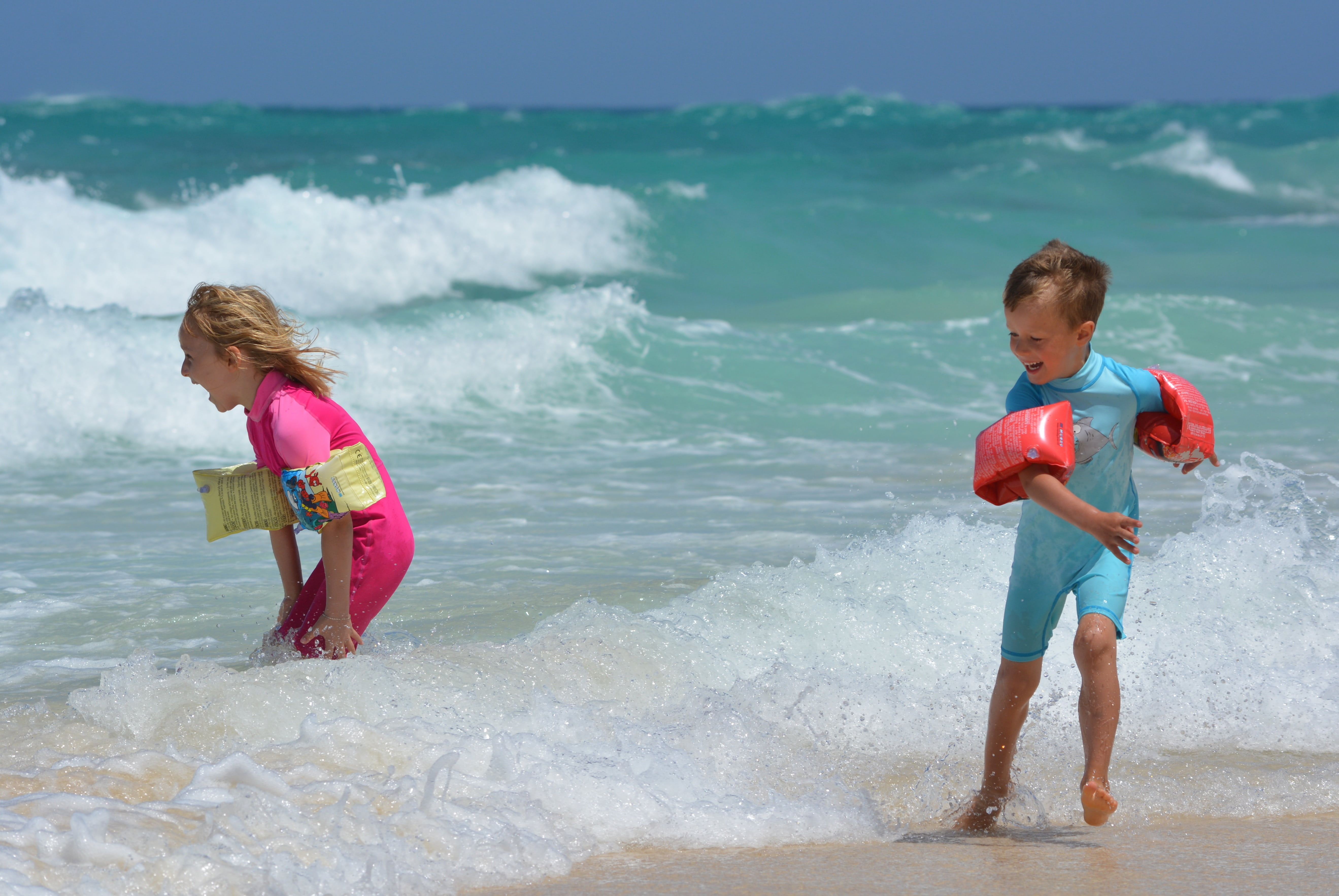 small, girls, summer, sea, vacations, seashore, males, lifestyles, boys, wave, beach, land, water, aquatic sport, brother, girl, playing, people, 5K, boy, HD Wallpaper