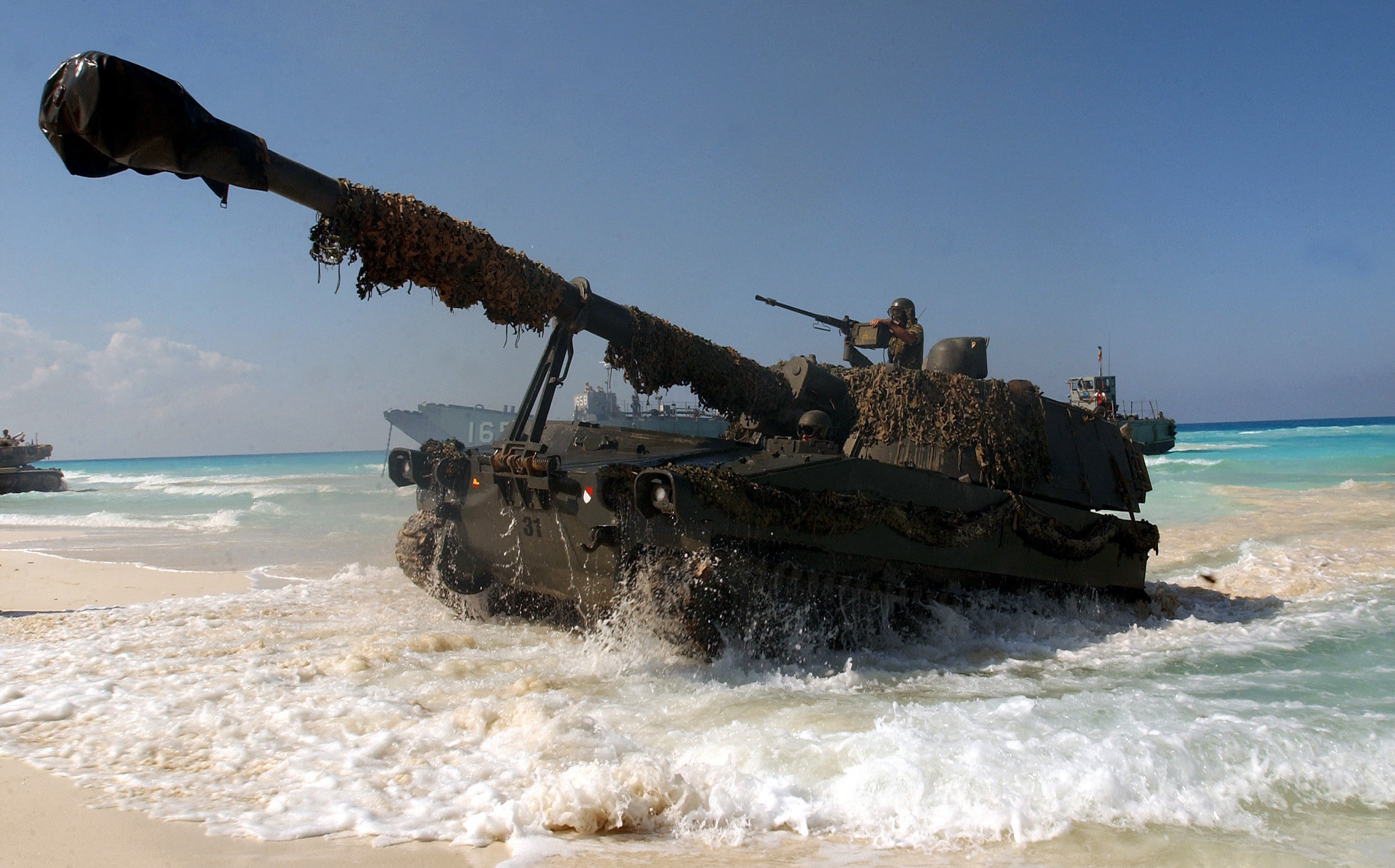 armored Vehicle, armed Forces, the ocean, old, sport, mode of transportation, day, war, power, sea, camouflage, clear sky, army, aggression, conflict, world War II, HD Wallpaper