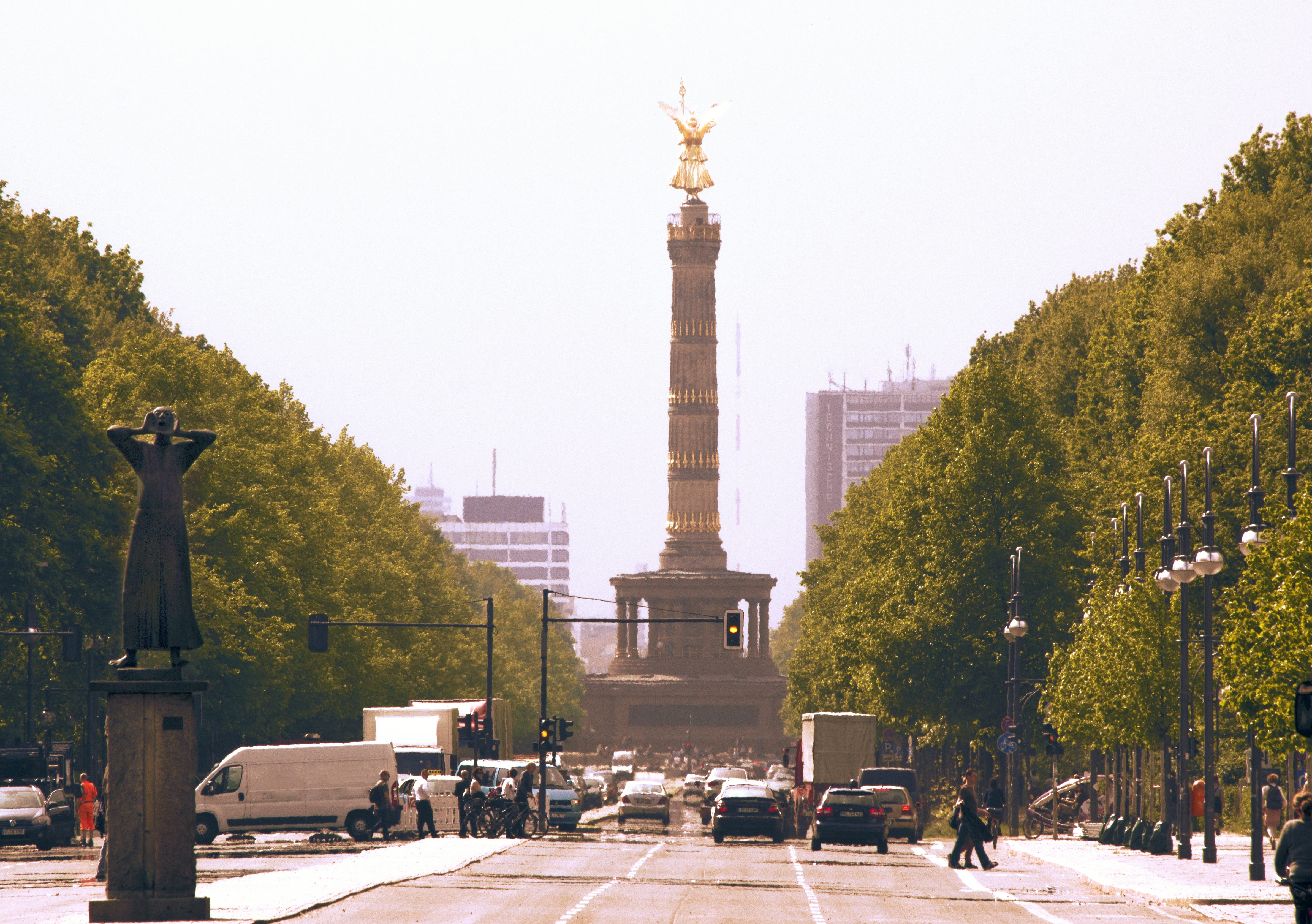 travel destinations, road, tourism, germany, built structure, berlin, car, building exterior, city, transportation, morning, autos, outdoors, nature, architectural column, HD Wallpaper