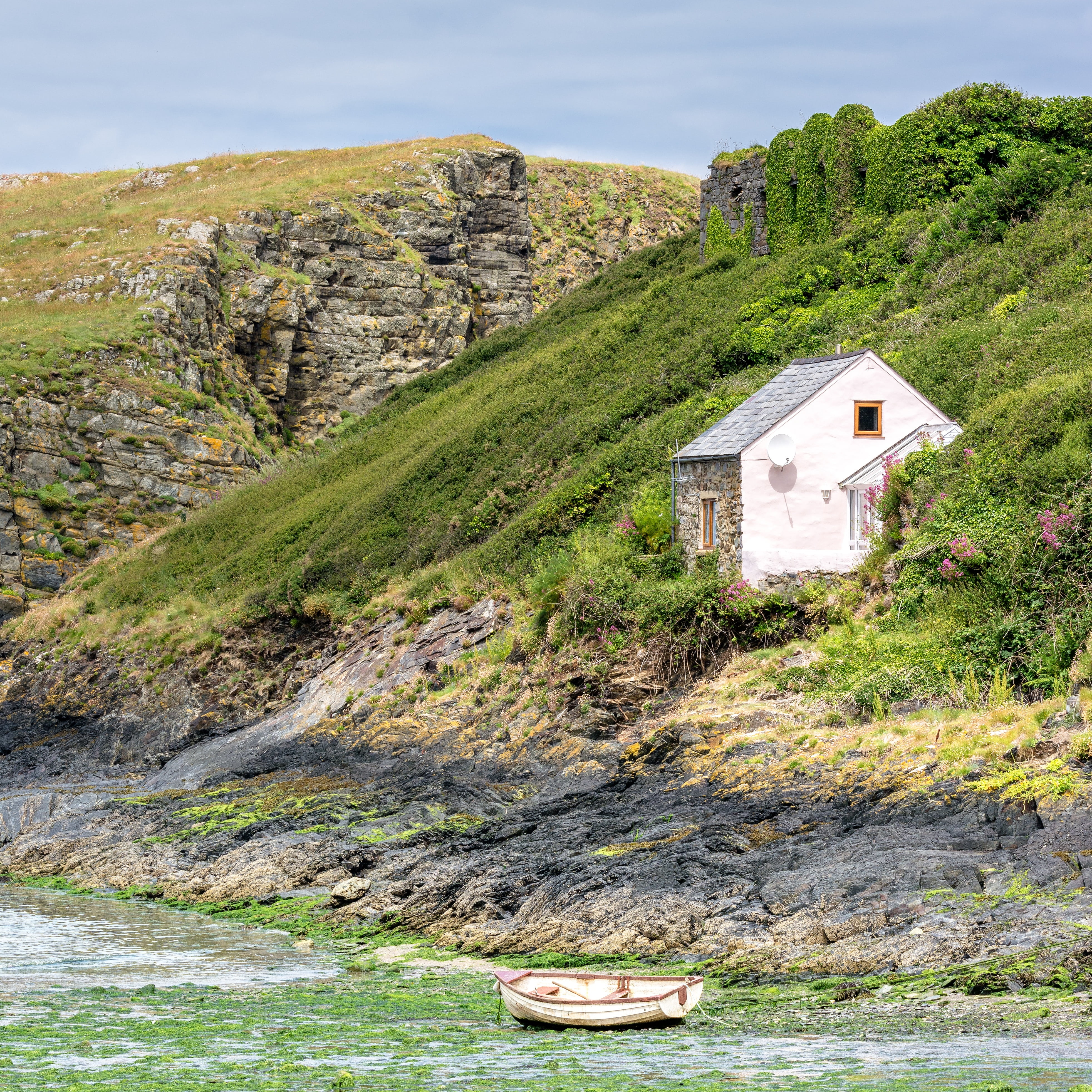 ship, rock, beauty in nature, shore, built structure, silent, sea, scenic, boat, beige, booked, idyll, landscape, near, home, tranquility, residential building, Phone HD Wallpaper