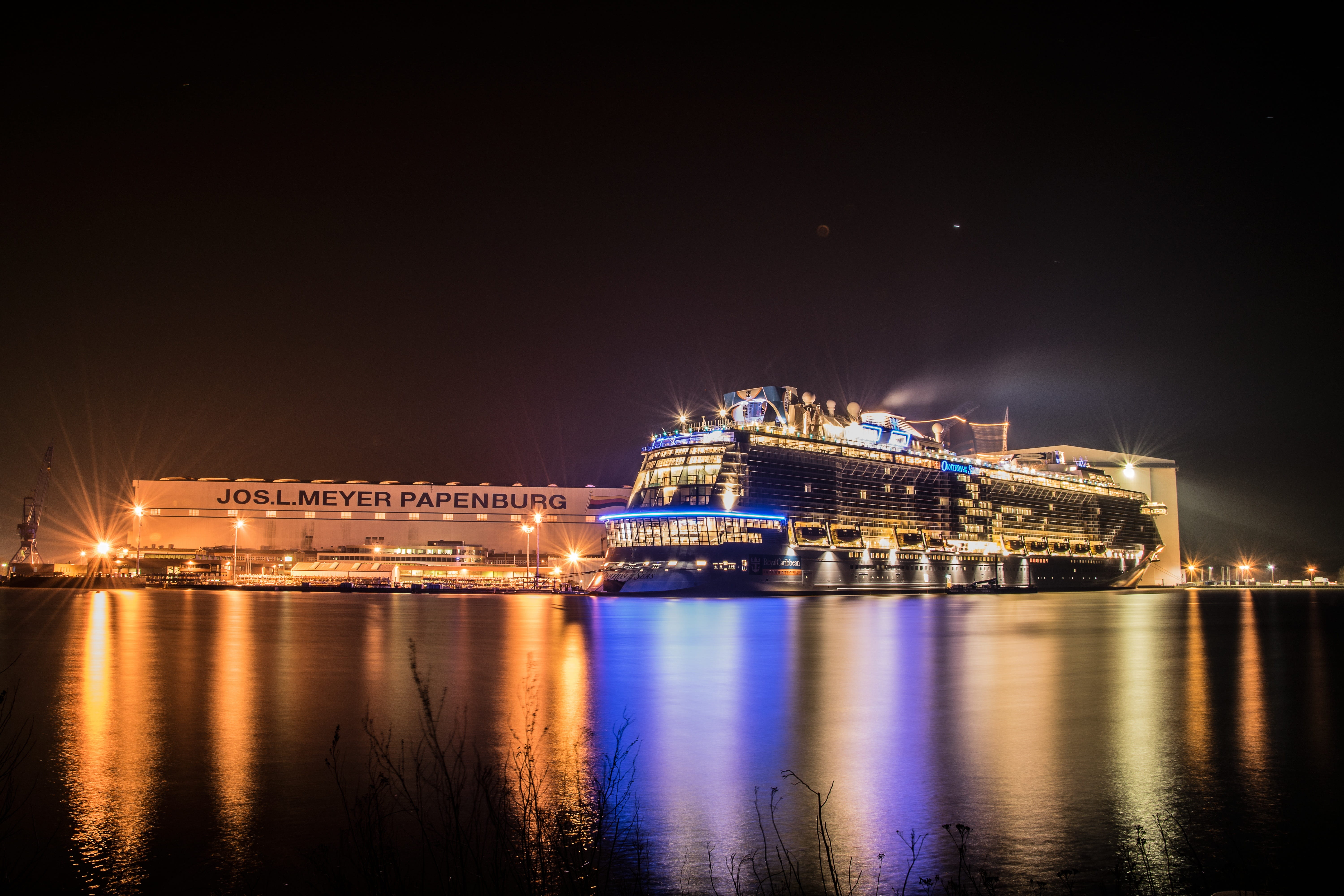 ship, light, built structure, shipyard, building exterior, sky, ozeanriese, no people, architecture, lights, mode of transportation, night, copy space, HD Wallpaper