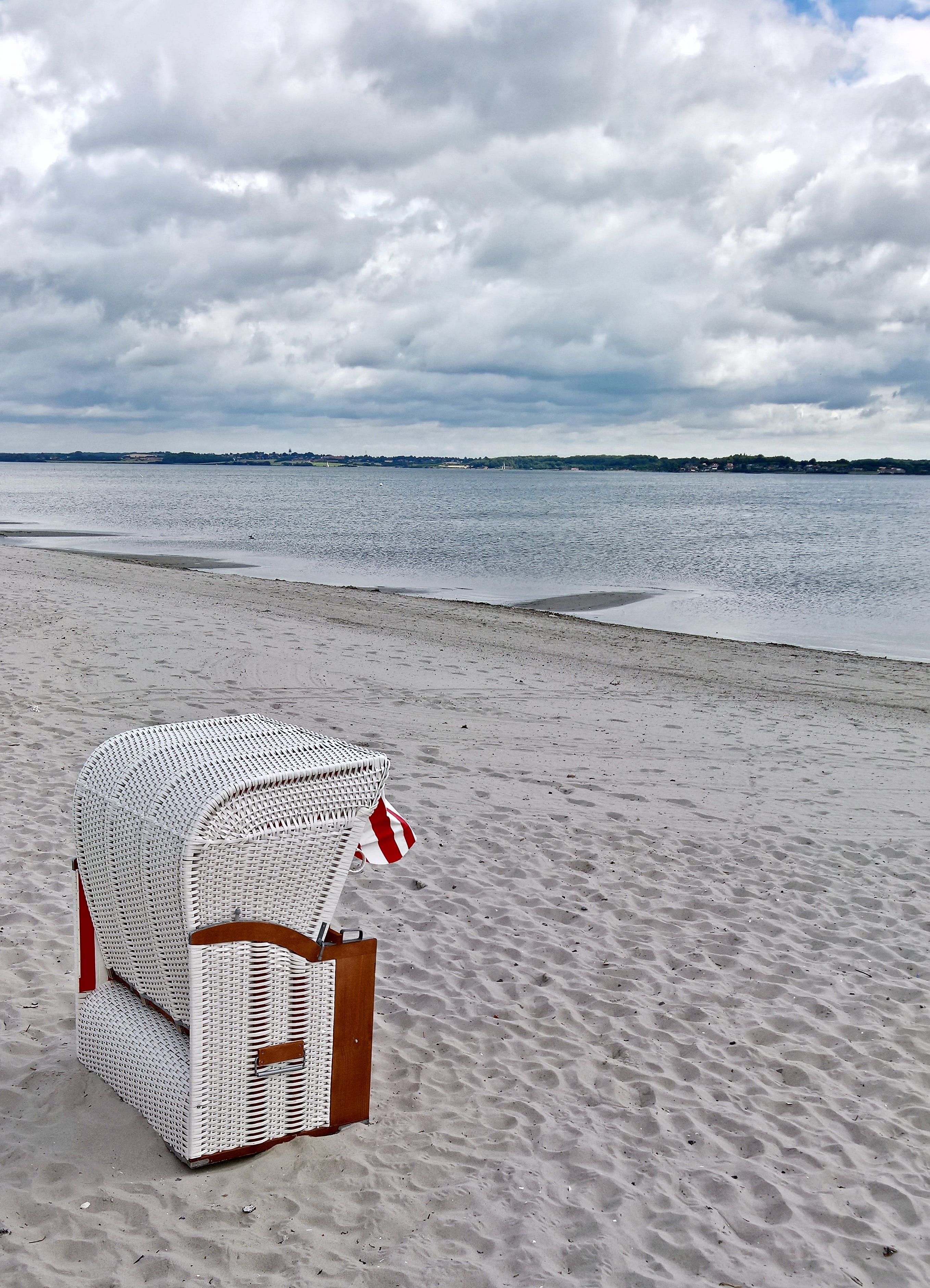 wicker, sky, labels arend, cloudy, other side of denmark, nature, sea, hooded beach chair, fine sand beach, the northernmost part of, beauty in nature, Phone HD Wallpaper