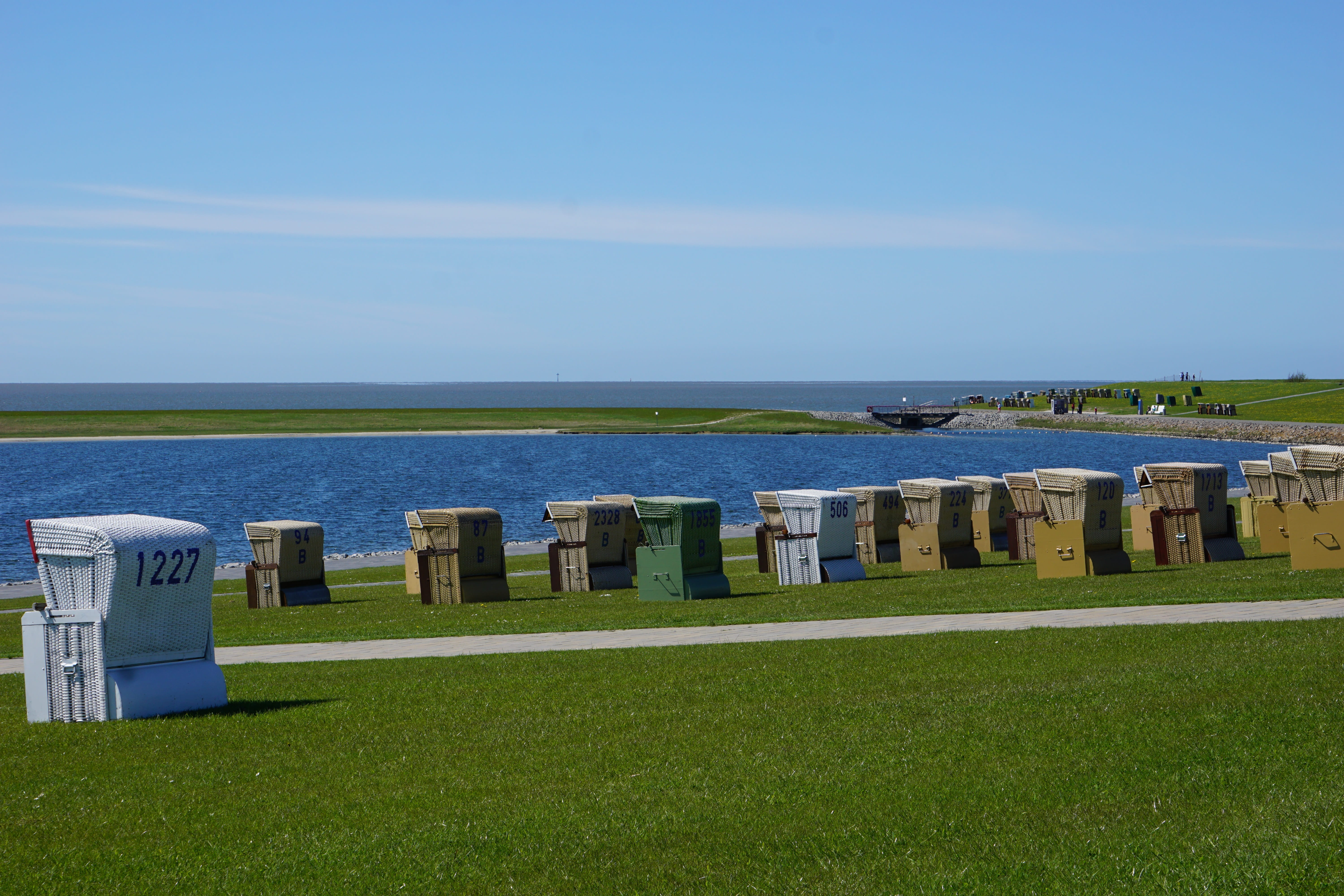 scenics - nature, hooded beach chair, horizon over water, horizon, day, blue sky, grass, nature, sea, büsum, beach, water, plant, standing basket, sky, HD Wallpaper