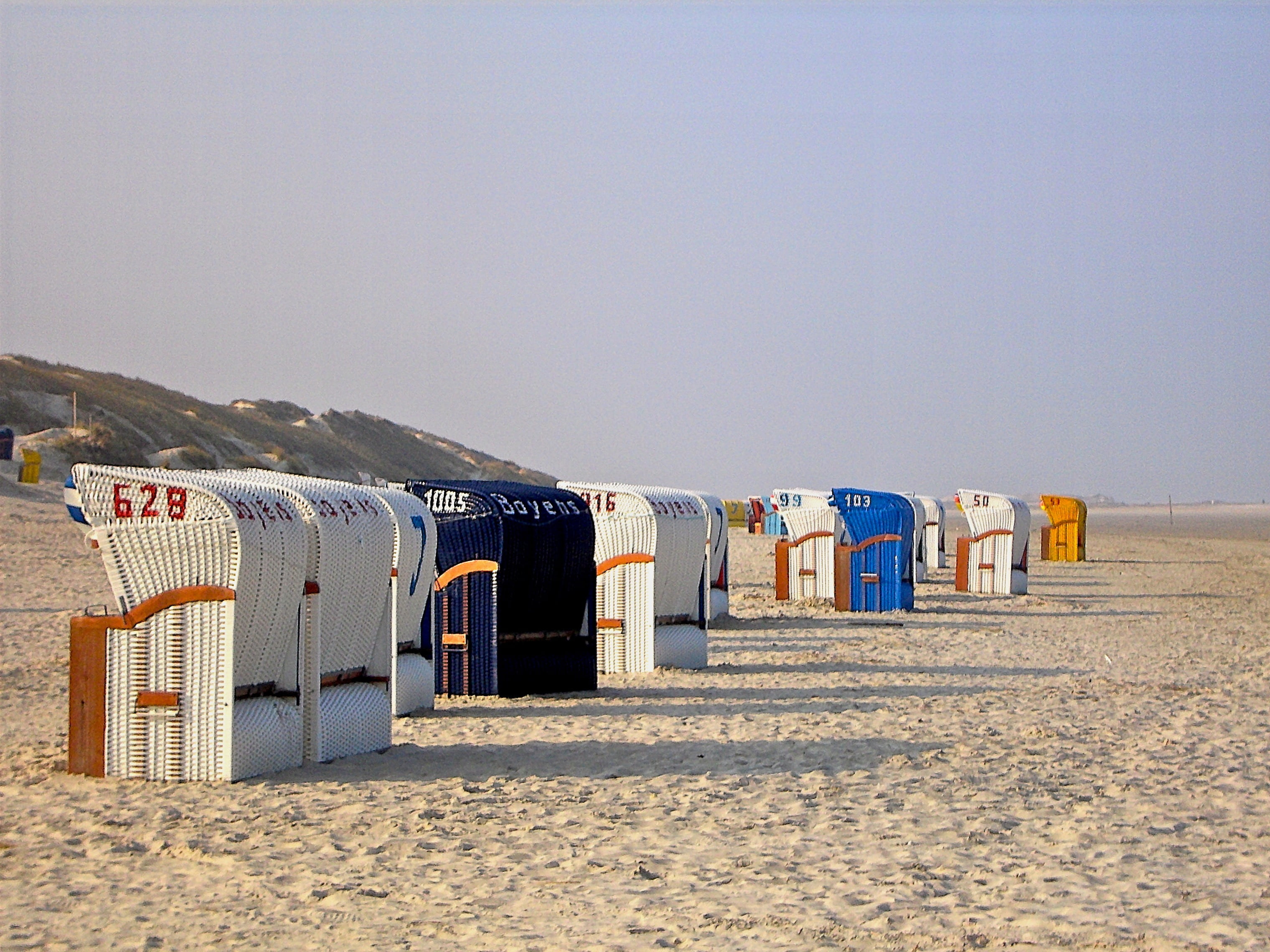 architecture, in a row, clear sky, sunny, sand, absence, built structure, copy space, desert, sky, 2K, beach, hooded beach chair, no people, beach chair, HD Wallpaper