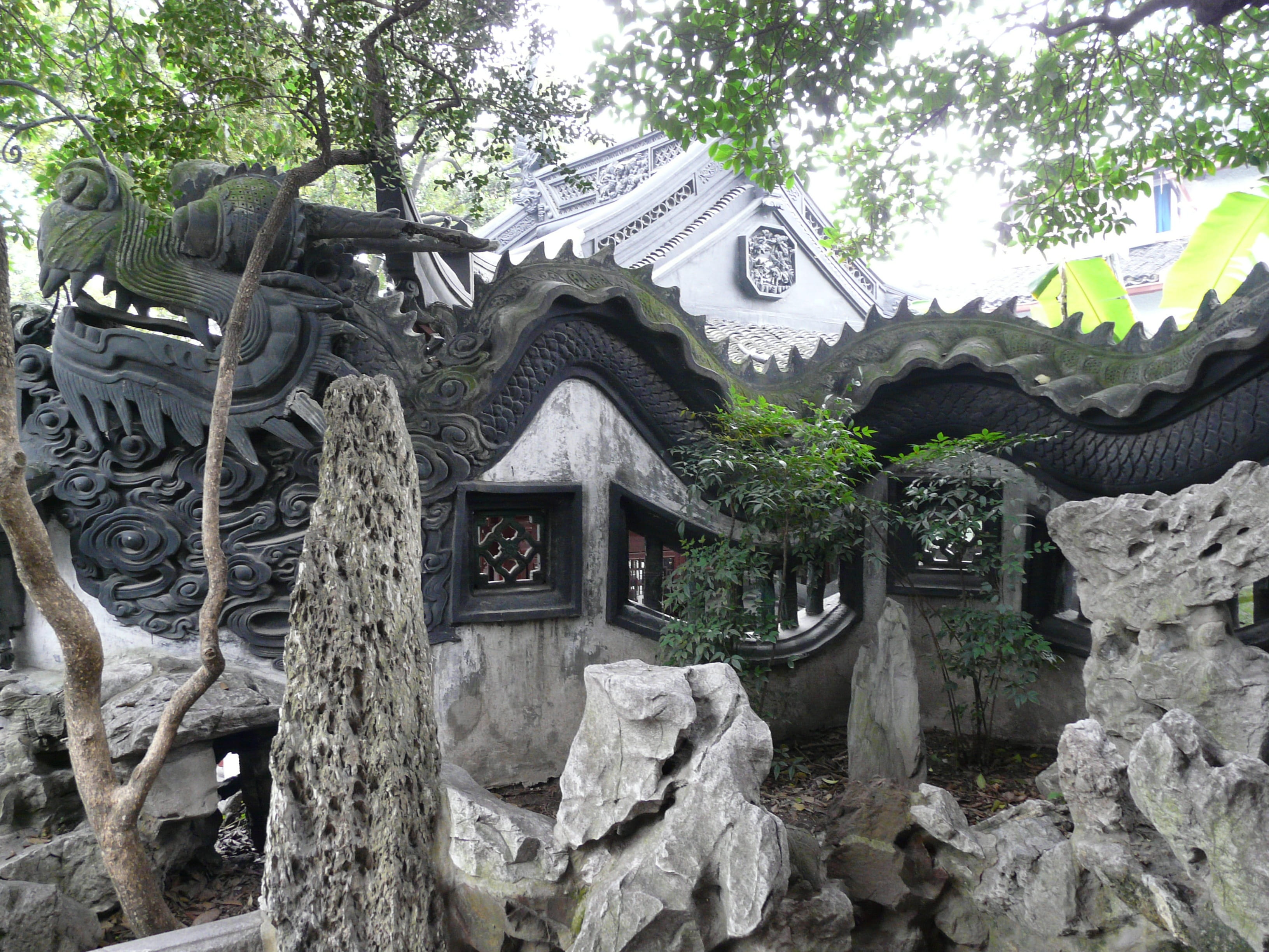 eaves, spirituality, 2K, building exterior, religion, nature, old town, shrine, yu yuan, Shanghai, plant, Garden, no people, outdoors, low angle view, HD Wallpaper
