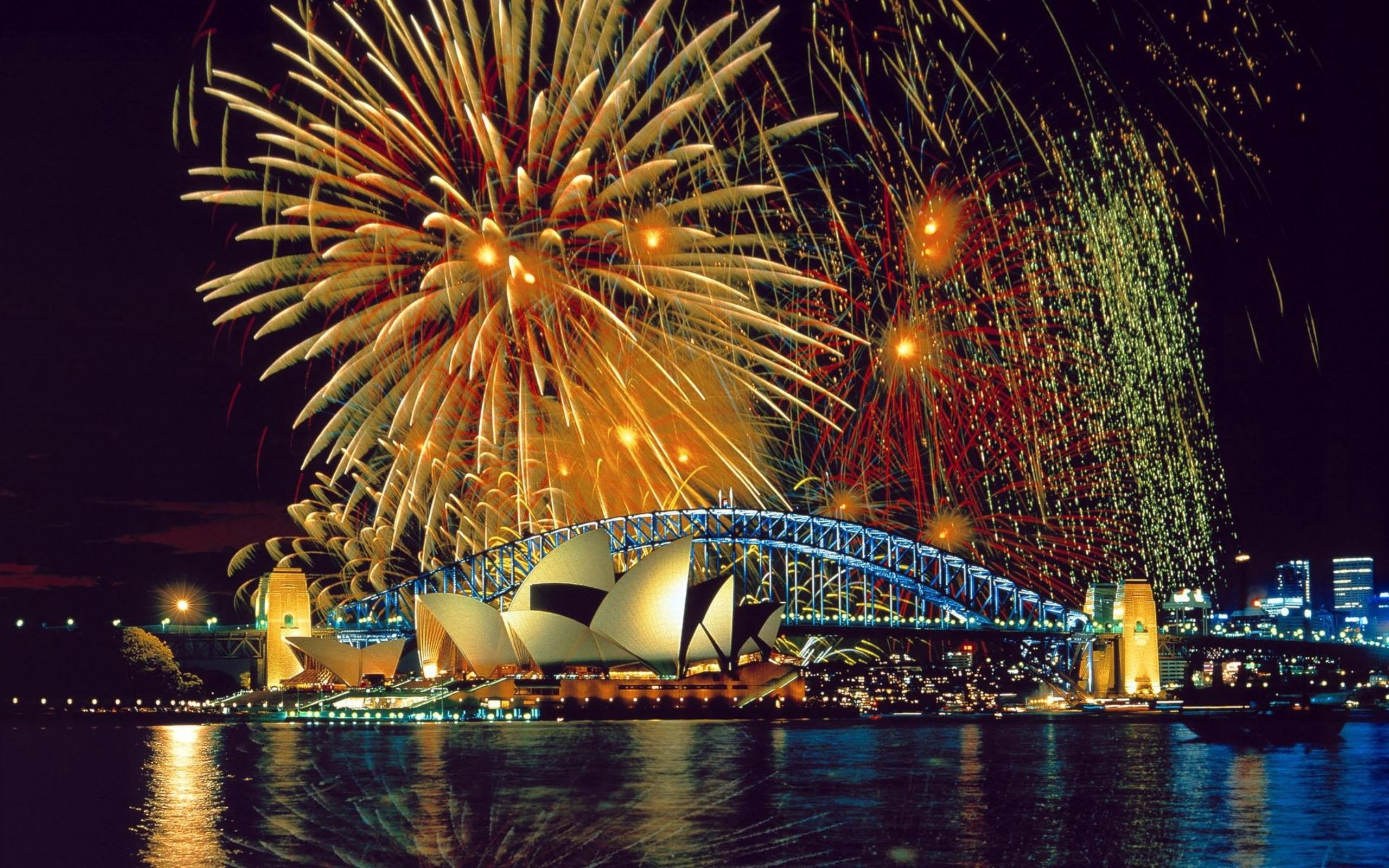firework - man made object, river, famous Place, event, urban Scene, sparks, vacations, holiday, motion, firework Display, modern, 2K, australia, cultures, HD Wallpaper
