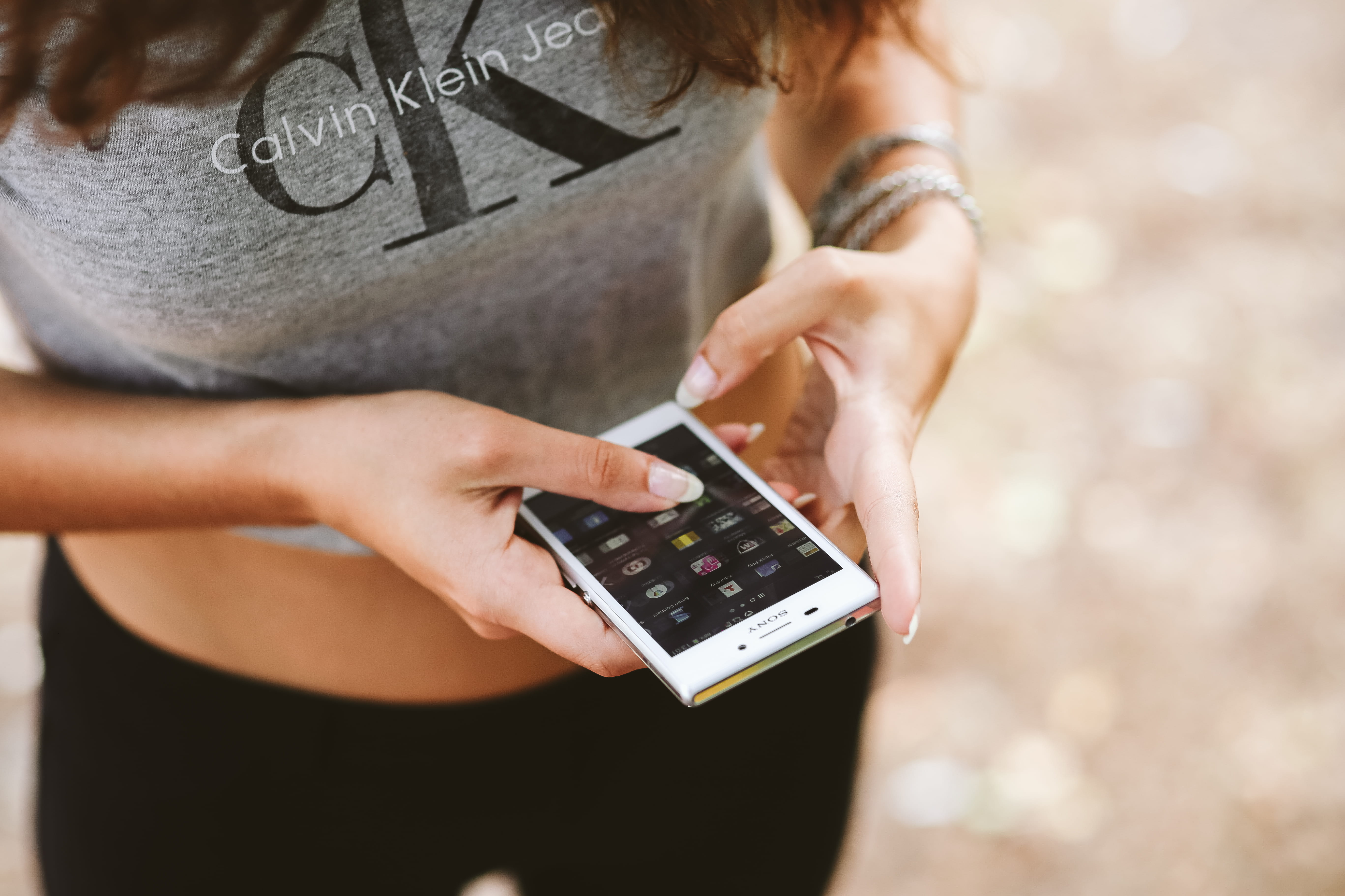 one Woman Only, caucasian, casual Clothing, white phone, midsection, close-up, caucasian Ethnicity, women, female, femine, hand, 5K, standing, girl, wireless Technology, HD Wallpaper