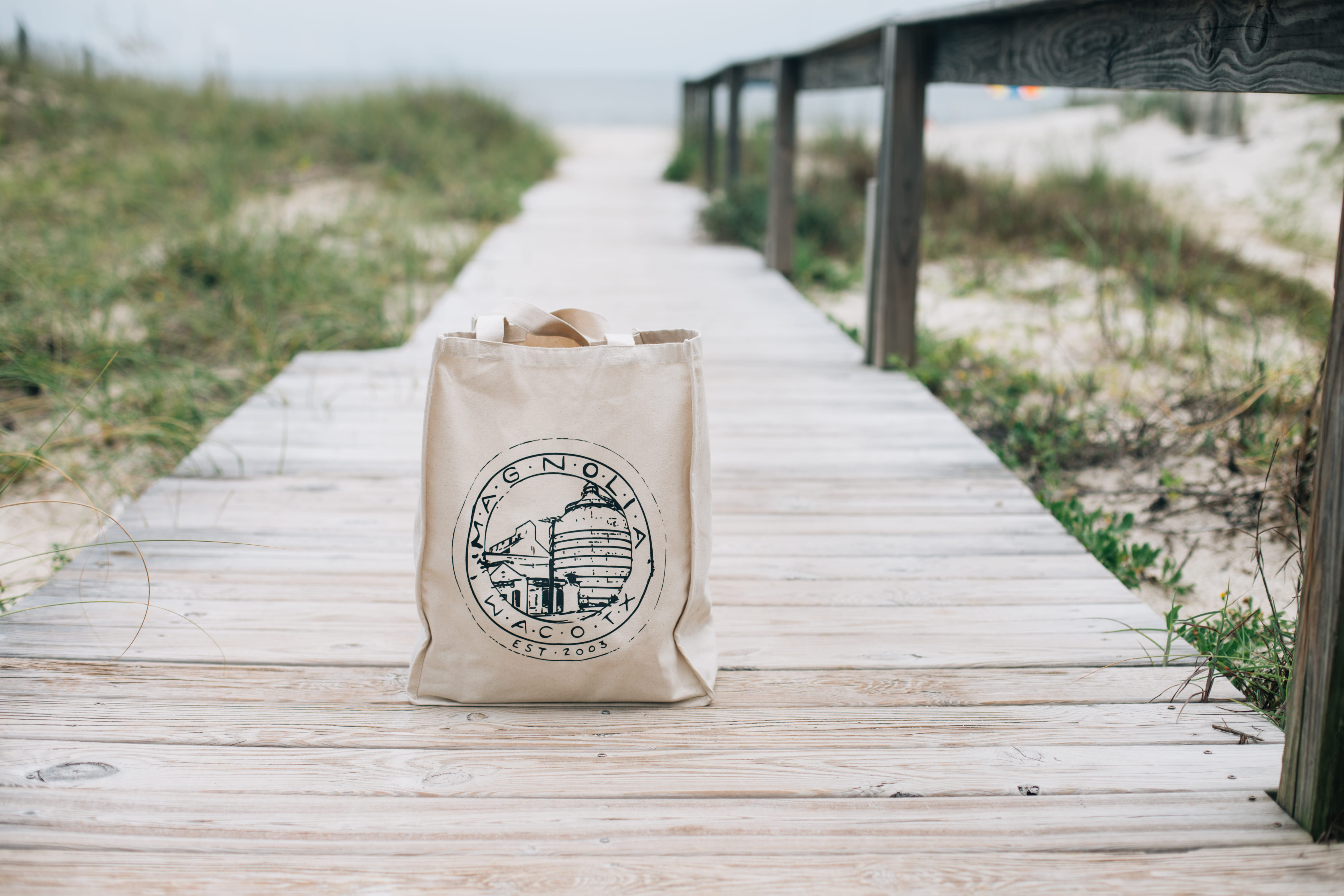 day, wafe, tan, grass, focus on foreground, daytime, footpath, shoulder, no people, waco, footbridge, ocean, 5K, fabric, board walk, tranquility, absence, HD Wallpaper