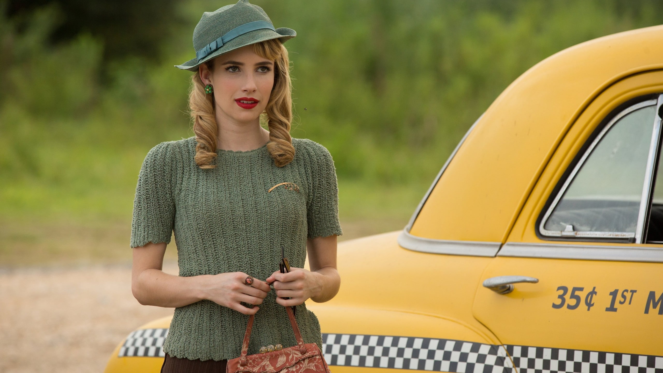 American Horror Story, singer, Best TV Series of 2015, wearing, 2K, Most Popular Celebs in 2015, bag, tote, brown, actress, green, Emma Roberts, holding, HD Wallpaper