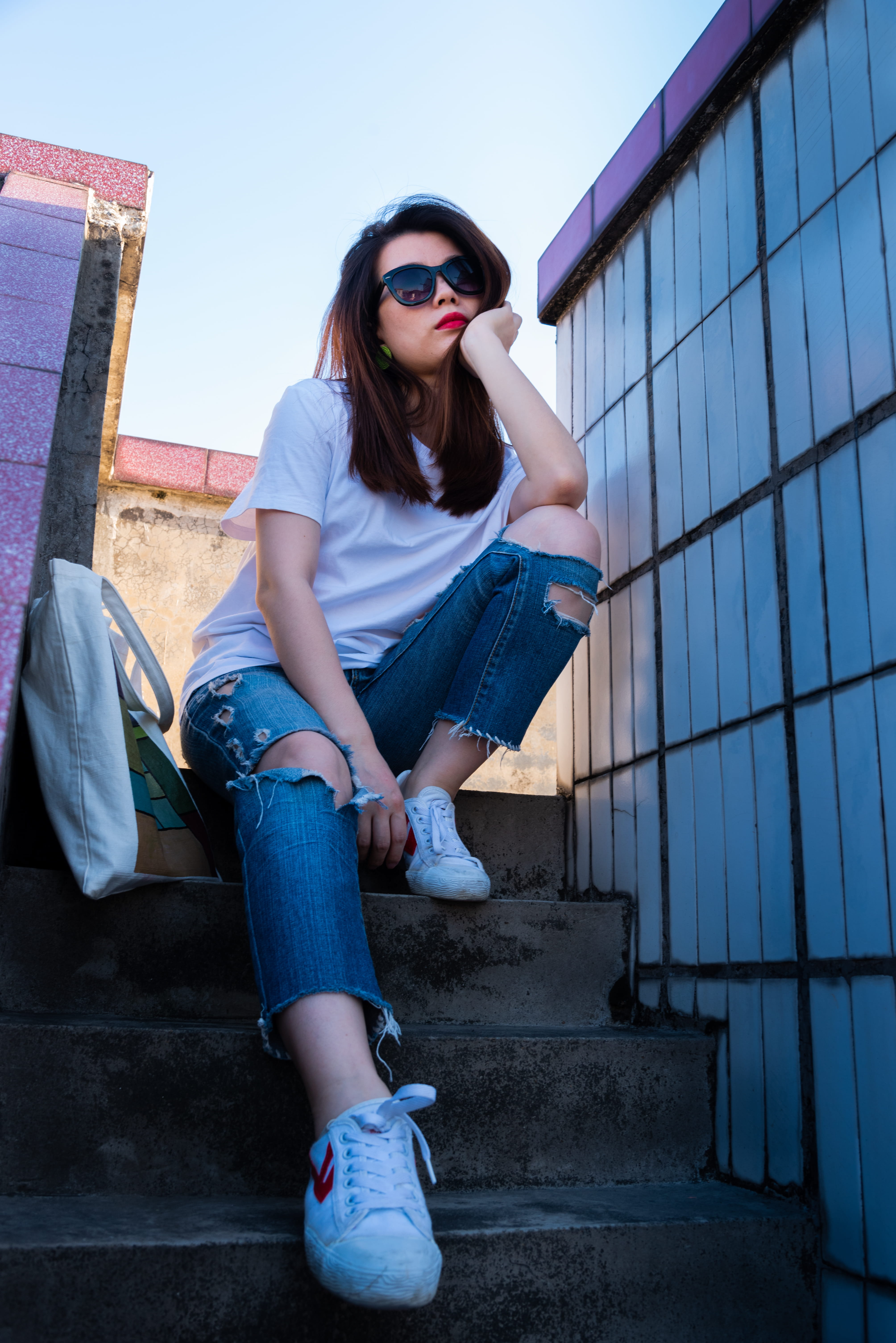 leisure activity, fashion, stairs, hair, 5K, beautiful woman, architecture, building exterior, glasses, built structure, one person, wall - building feature, Phone HD Wallpaper