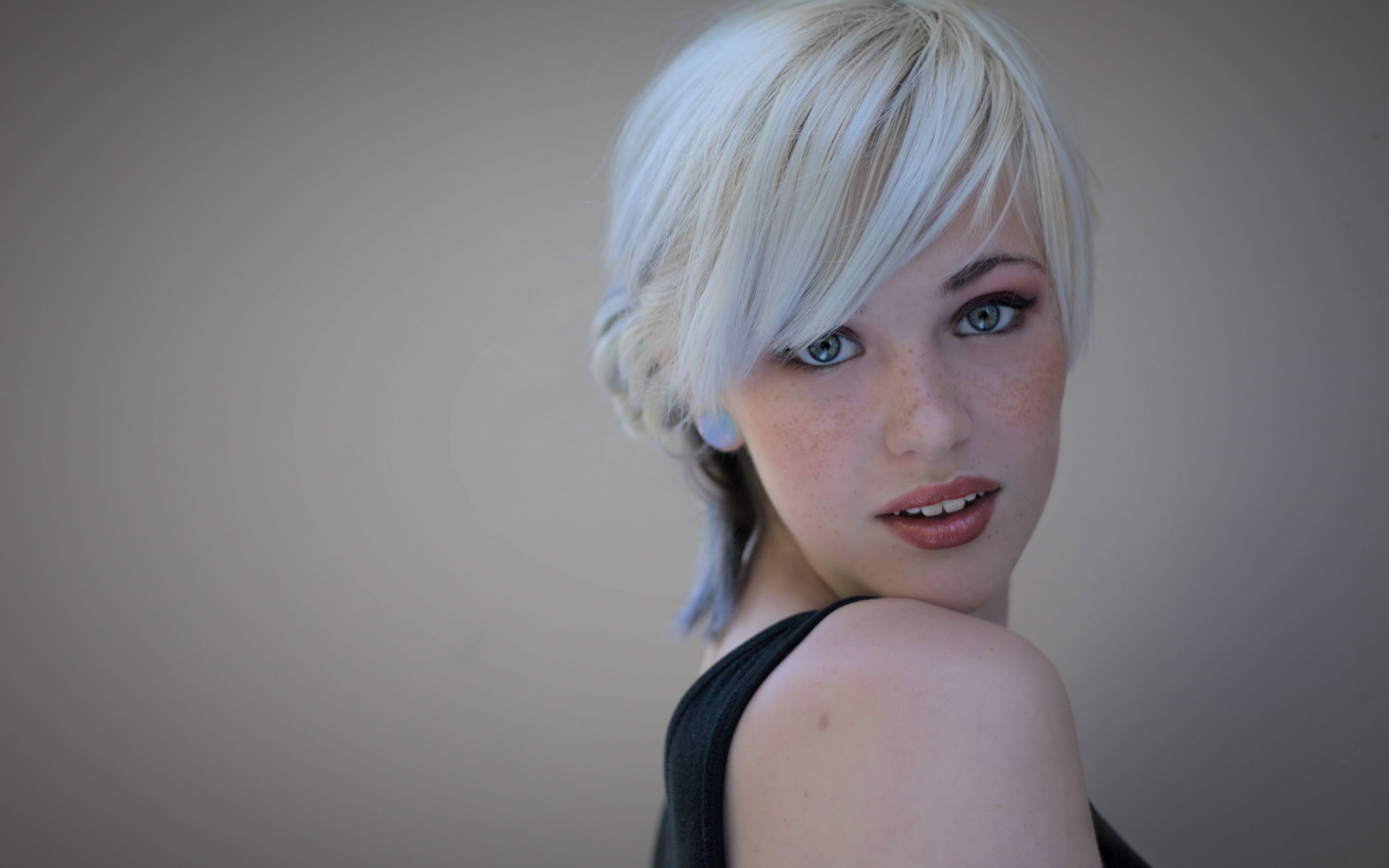 freckles, headshot, hairstyle, blue eyes, gray, beauty, short hair, young women, top, gray background, white hair, portrait, sleeveless, beautiful woman, HD Wallpaper