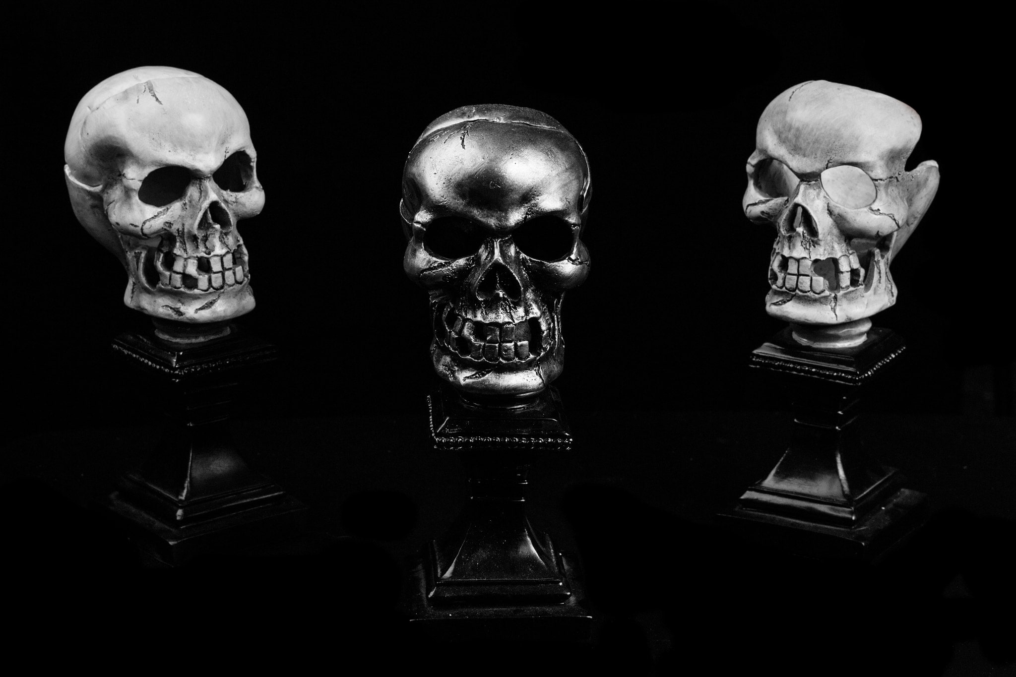 fear, spooky, human bone, human skeleton, body part, still life, bone, skeleton, horror, 1080P, reflection, black background, 500px, human body part, close-up, HD Wallpaper