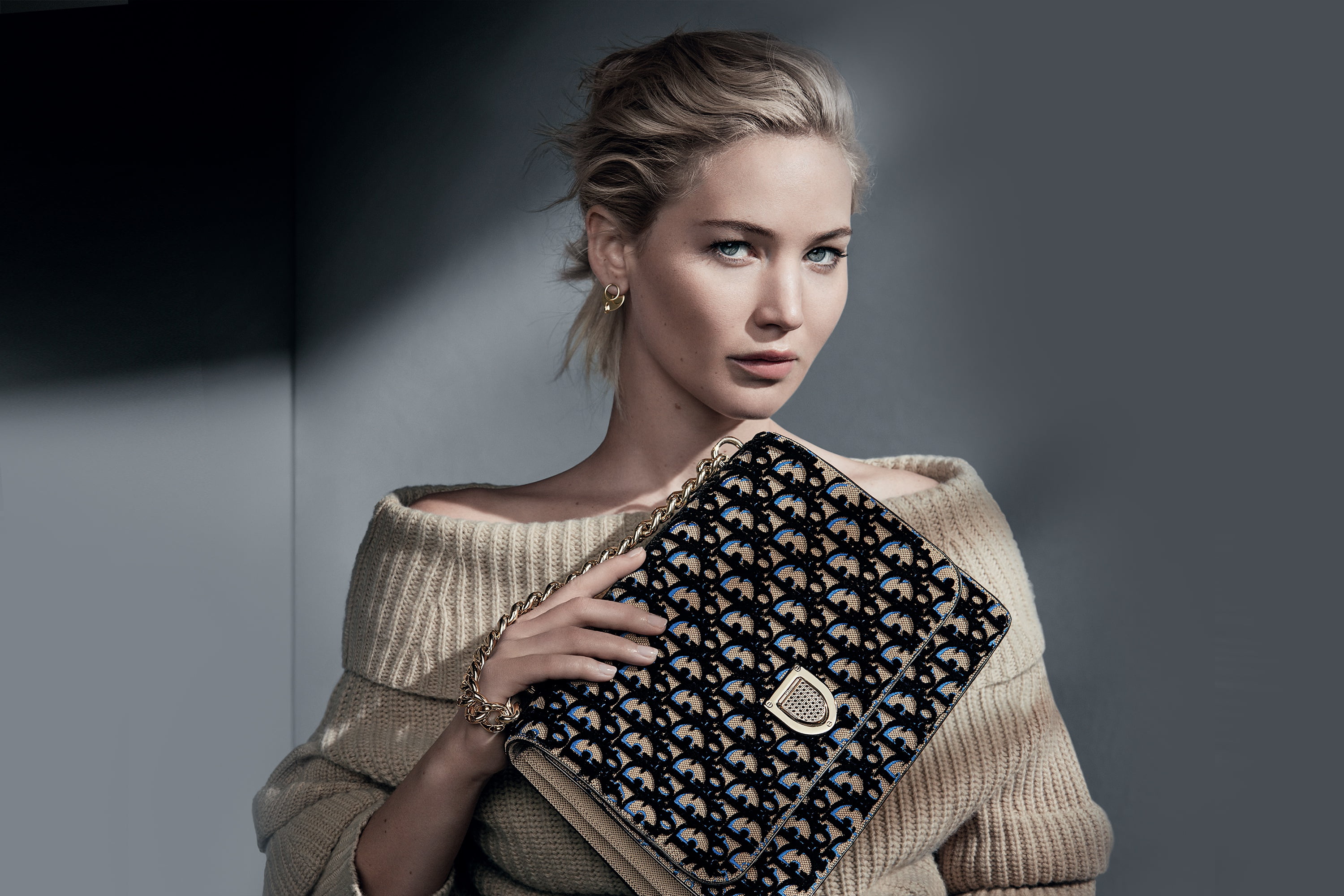 jumper, hairstyle, 2K, photoshoot, actress, Patrick Demarchelier, makeup, Jennifer Lawrence, Dior, bag, blonde, HD Wallpaper