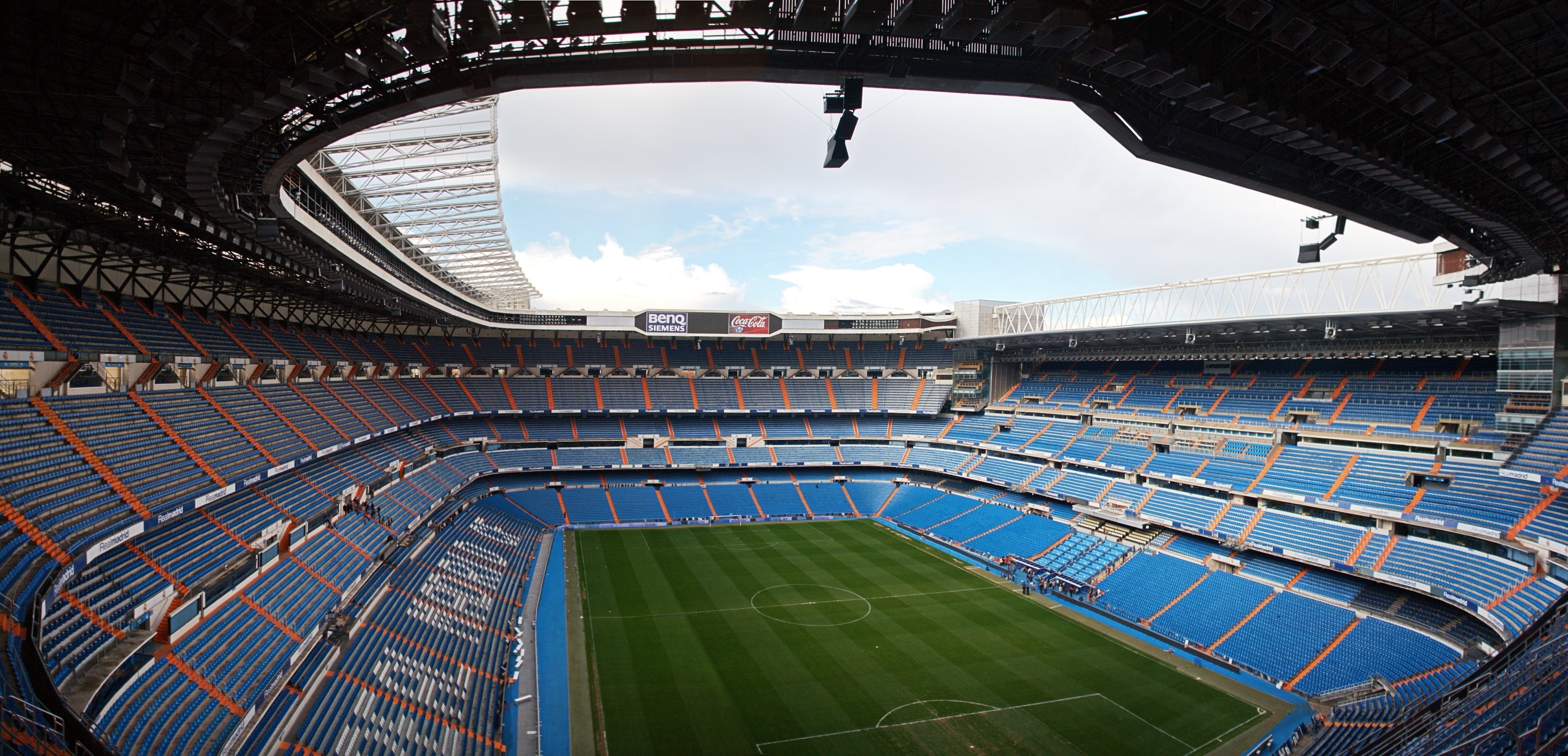 soccer field, building exterior, 2K, nature, no people, team sport, built structure, stadium, Football, empty, day, blue, soccer, competition, grass, Real madrid, HD Wallpaper