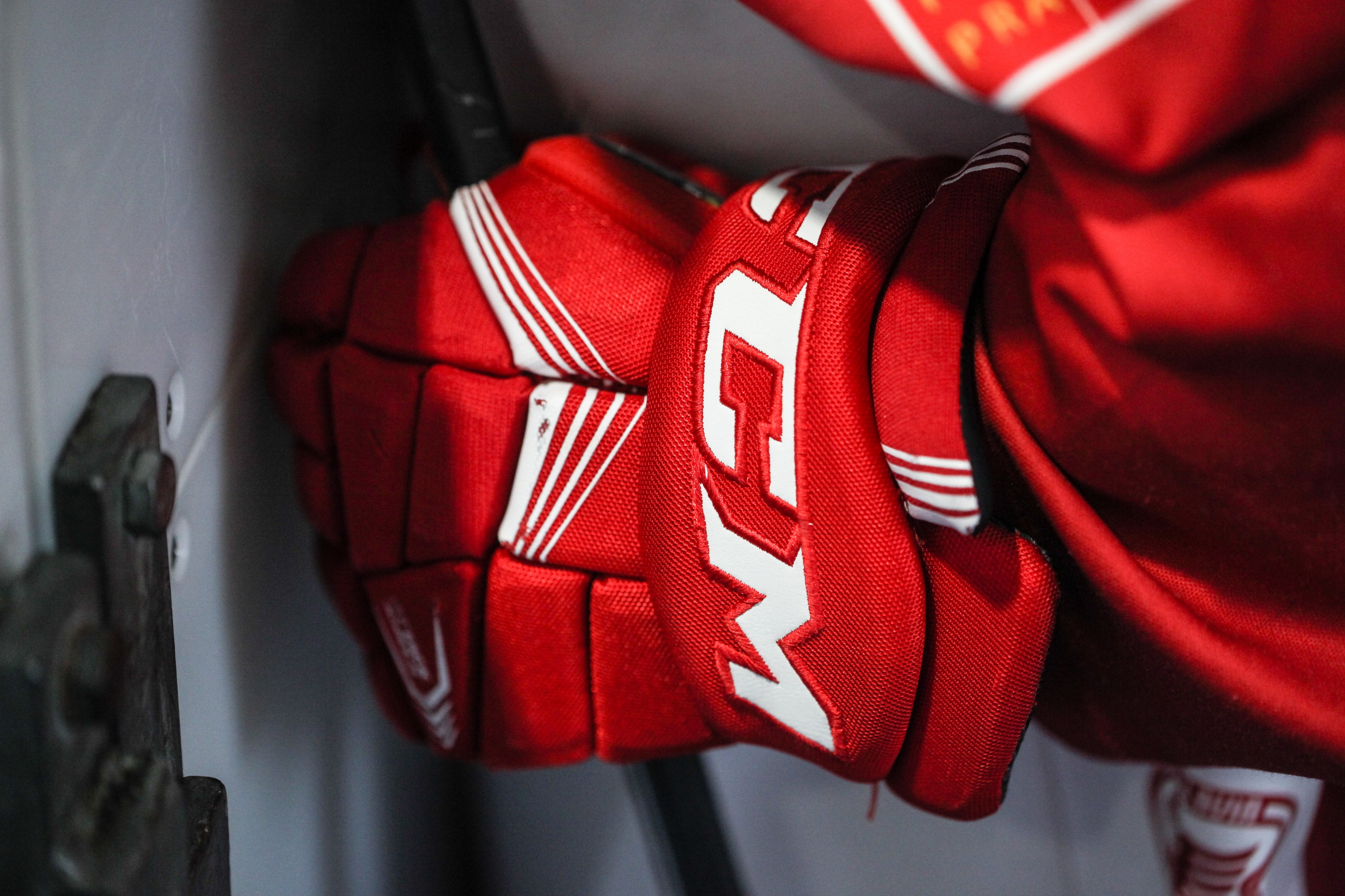 baseball uniform, sport, hockey player, close-up, locker room, winter, red, indoors, clothing, skating, sports uniform, sports clothing, winter sports, HD Wallpaper
