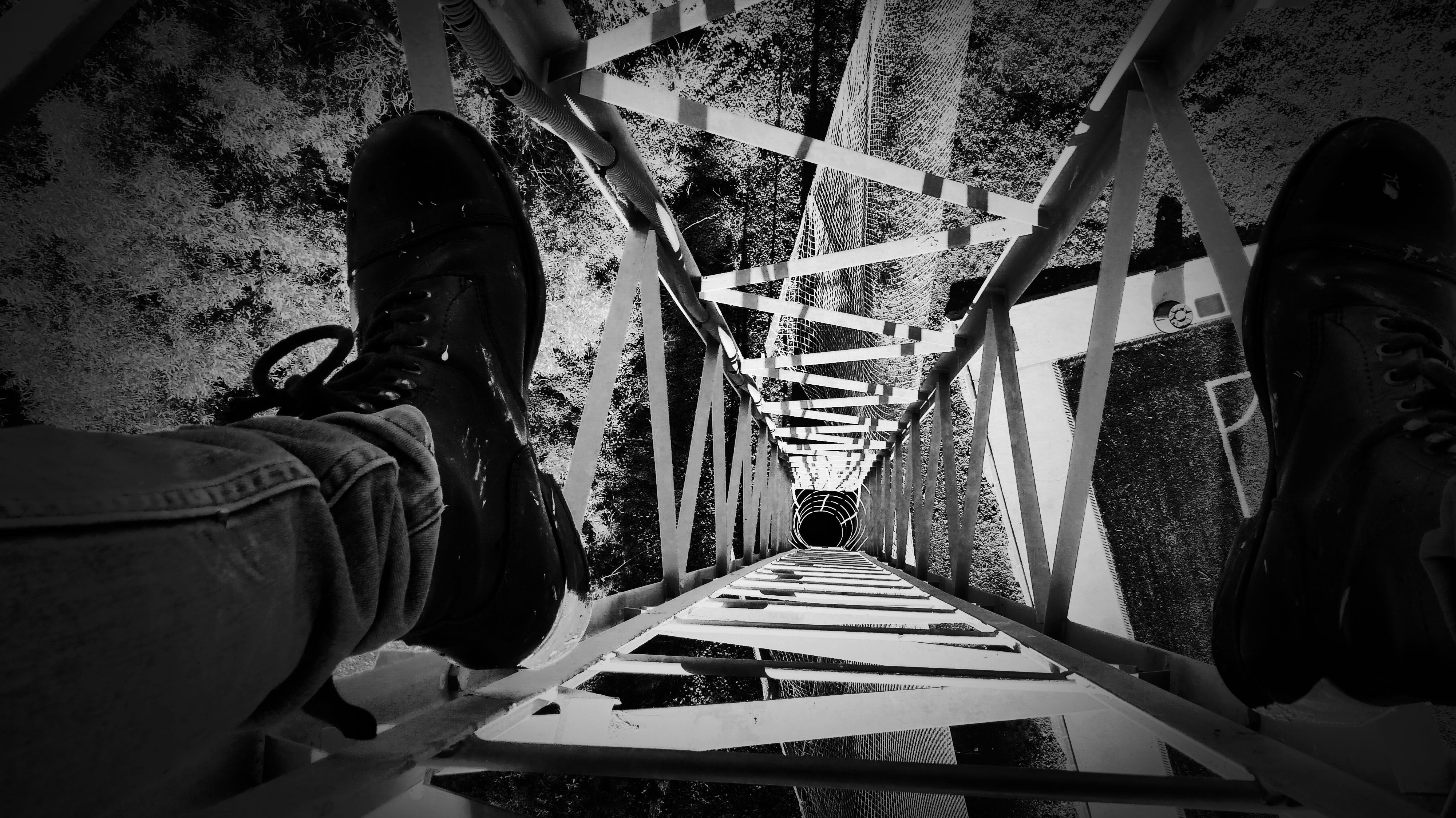 climber, heights, train, mode of transportation, look out, 4K, built structure, people, real people, extreme, human leg, anarchy, looking down, alternative, HD Wallpaper