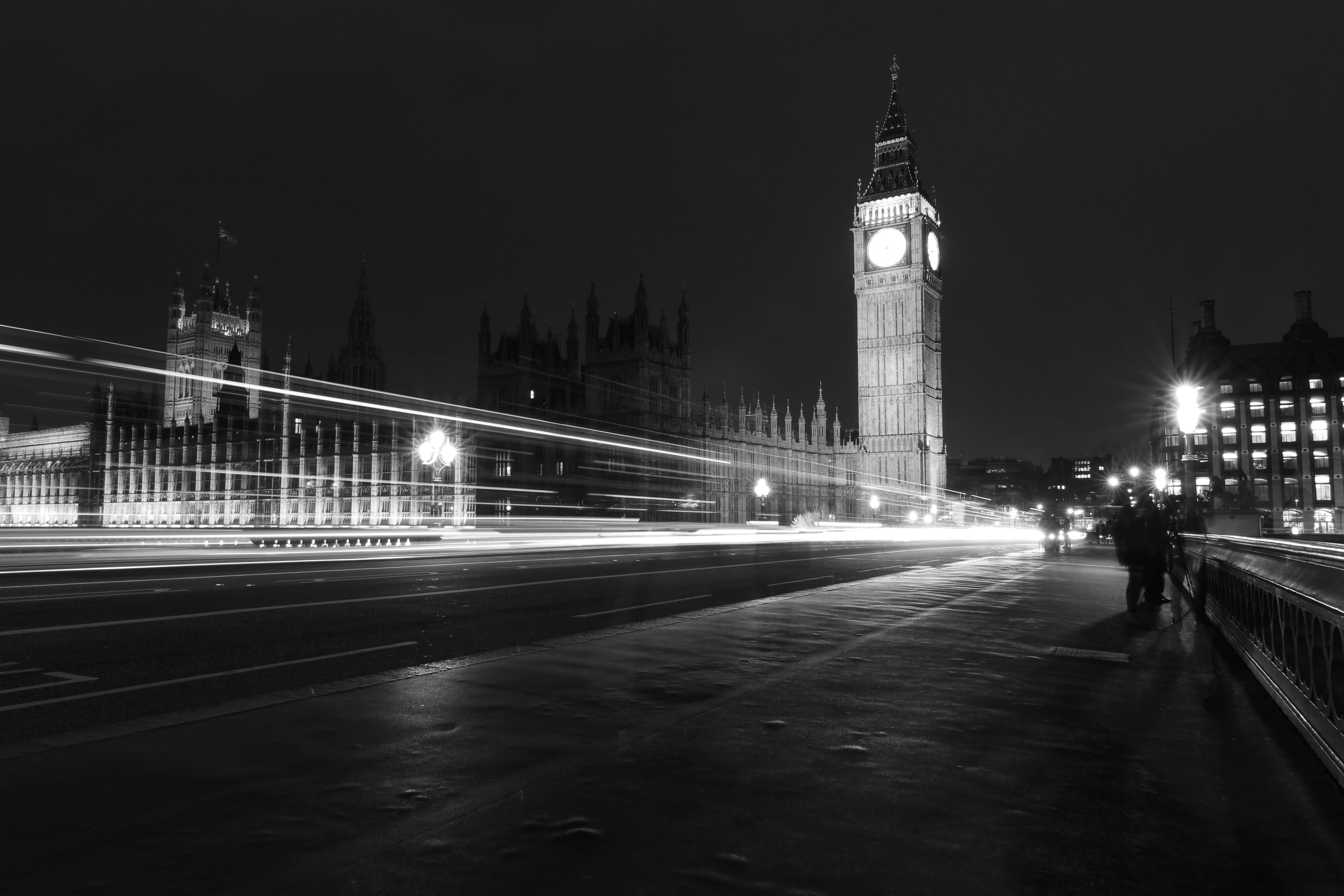thames River, bridge - Man Made Structure, sky, street light, scale, england, tall - high, big, light trail, travel, time, photo, city of London, grayscale, HD Wallpaper