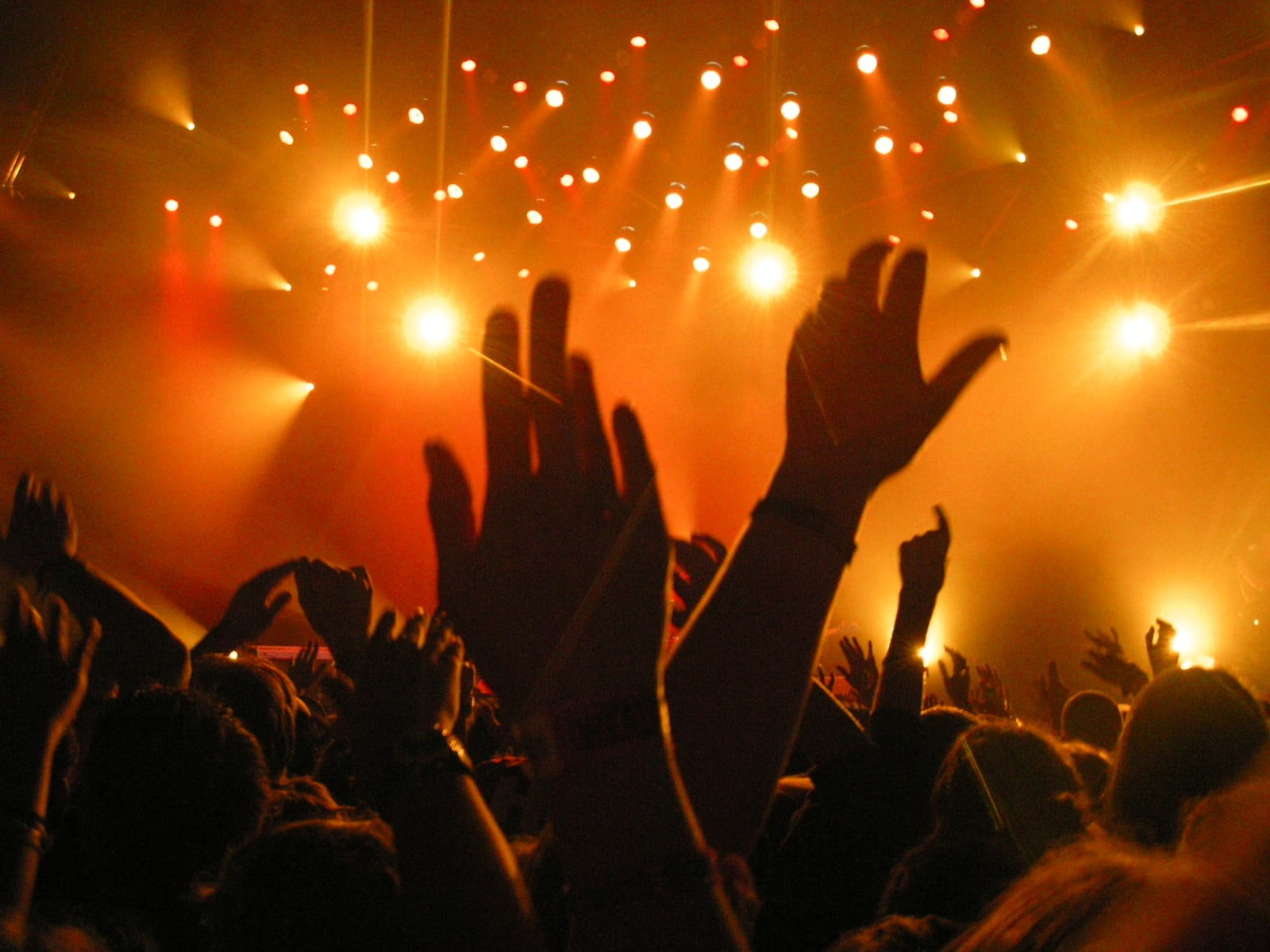 event, illuminated, rock music, music, light, night, dancing, positive emotion, human arm, arts culture and entertainment, nightlife, arms raised, group of people, HD Wallpaper