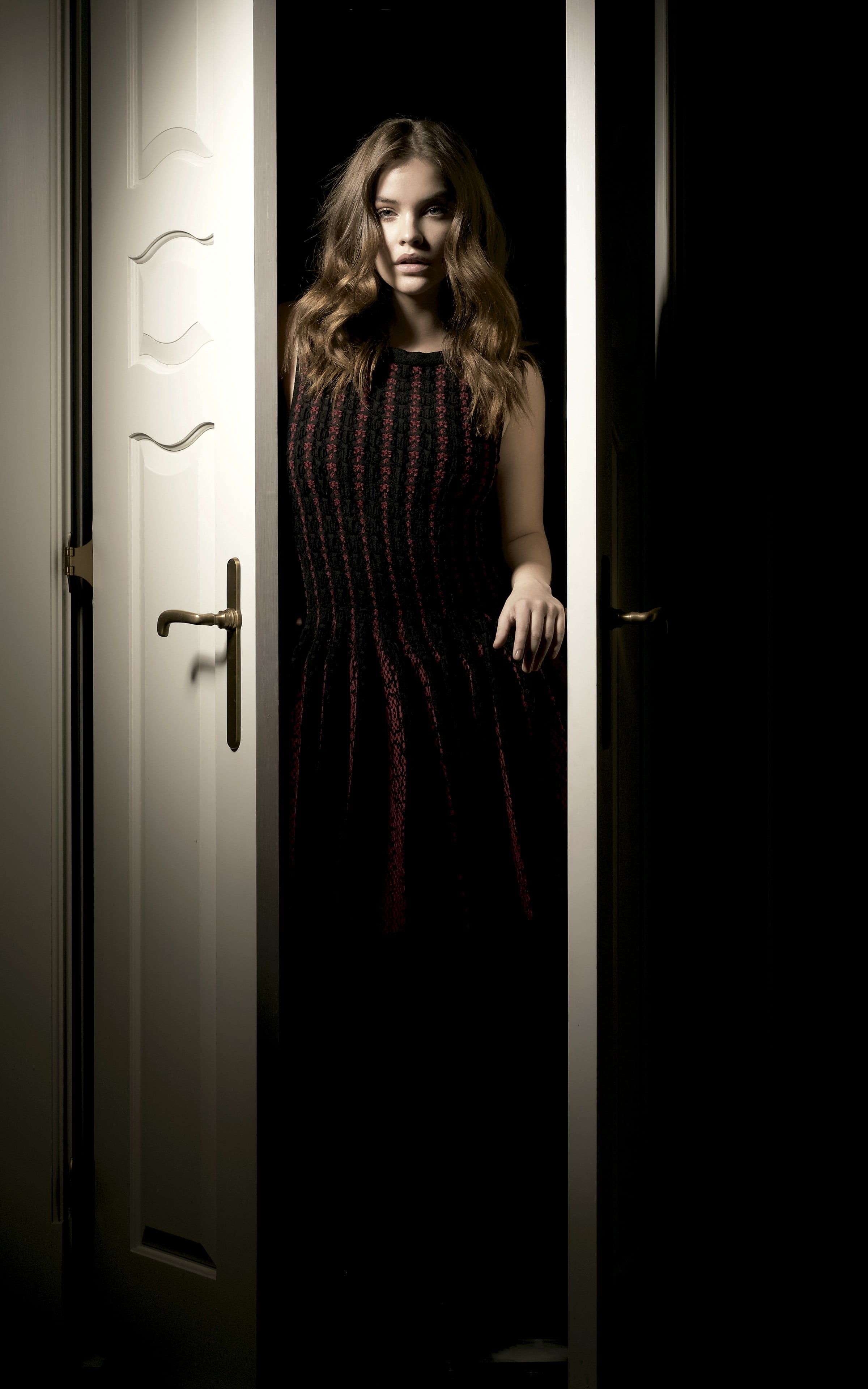 domestic room, contemplation, door, clothing, 4K, night, standing, Barbara Palvin, one person, looking, dark, blond hair, open, long hair, hair, brunette, Phone HD Wallpaper