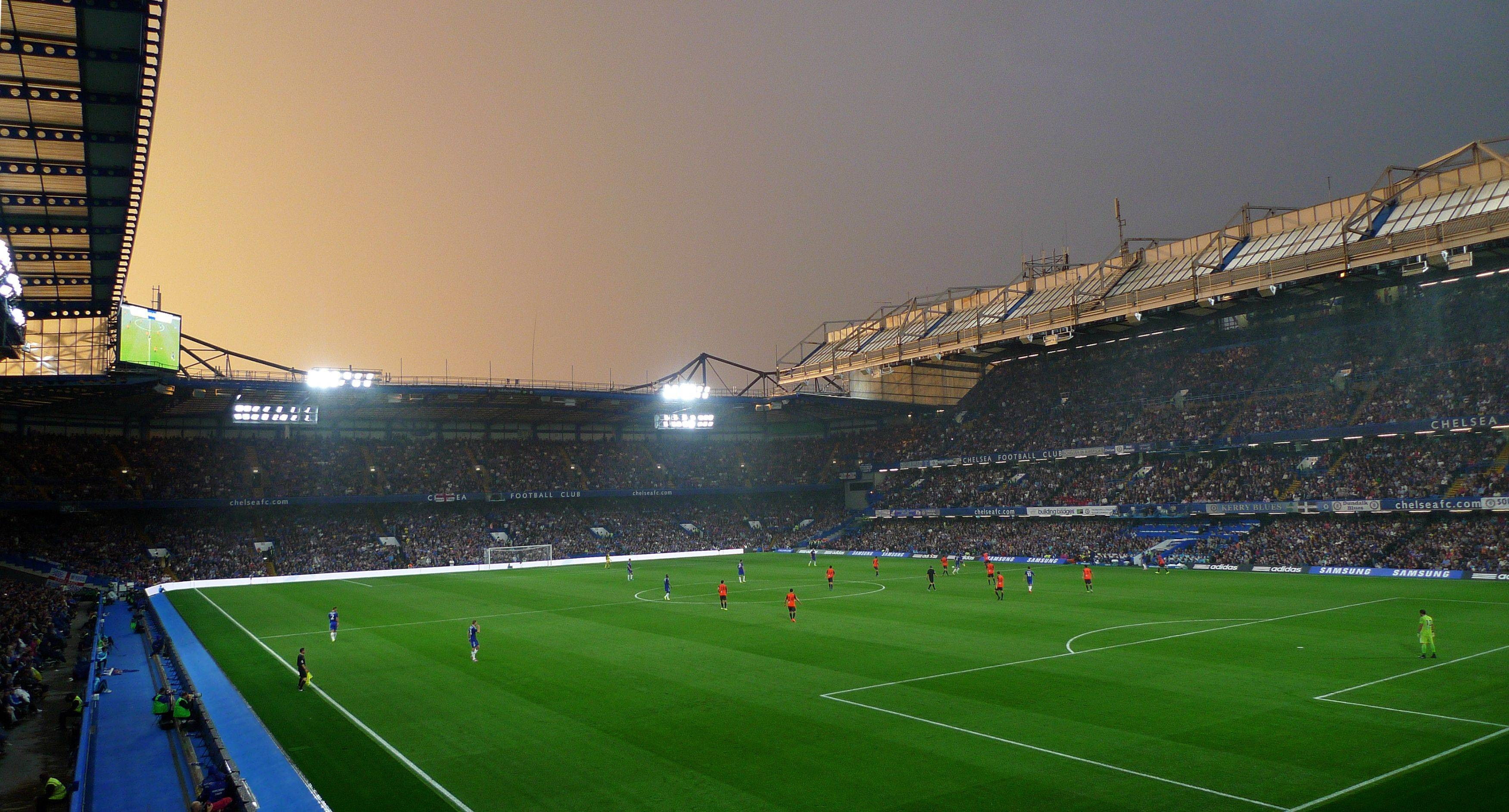 playing field, lighting equipment, stadium, night, spectator, chelsea fc, 2K, people, green color, competition, american football - sport, floodlit, international team soccer, HD Wallpaper