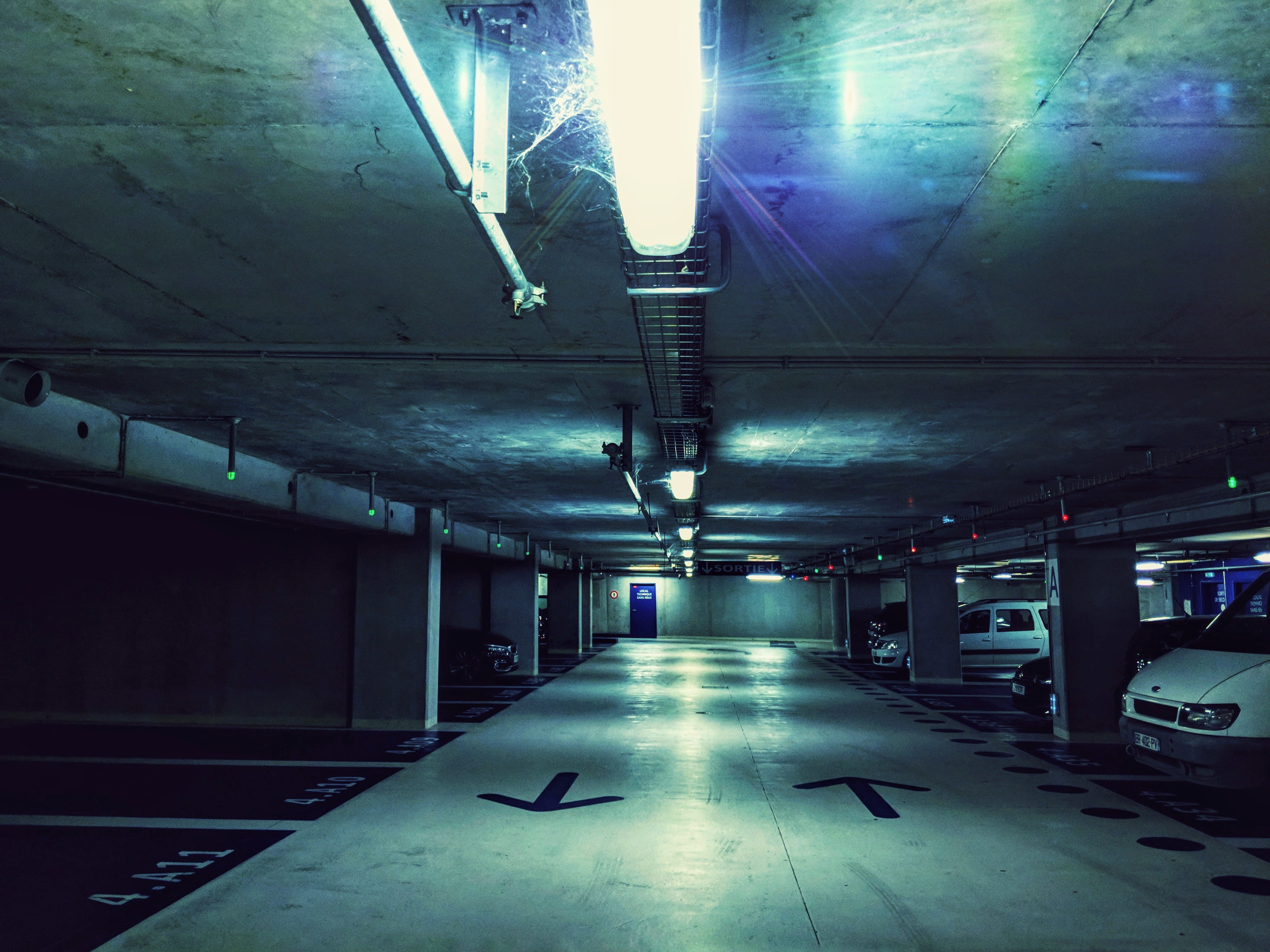 room, interior design, diminishing perspective, the way forward, #light #blue #turquoise #sky #snapshot #lighting #darkness #architecture #symmetry #city #photography #night #space #road #building #all_shots #photo #hdr #hdrspotters #instagood #instapic #picture #photos #beautiful #photooftheday #hdriphonegraphy #hdrstyles_gf #art, HD Wallpaper