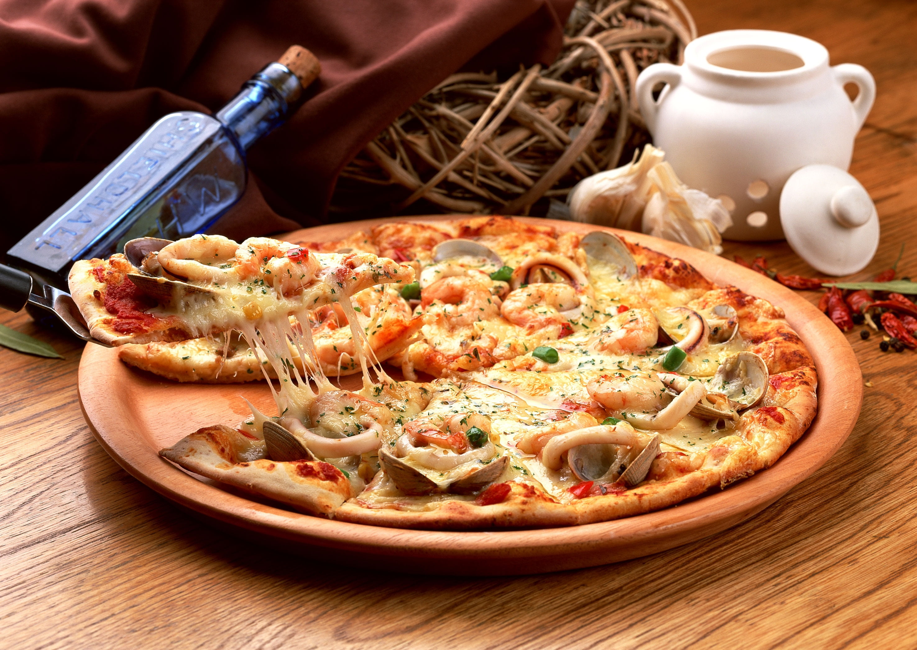 italian Cuisine, food, oil, baked, italian Culture, savory Sauce, snack, food And Drink, pepper - Vegetable, mozzarella, crust, spices, homemade, vegetable, HD Wallpaper