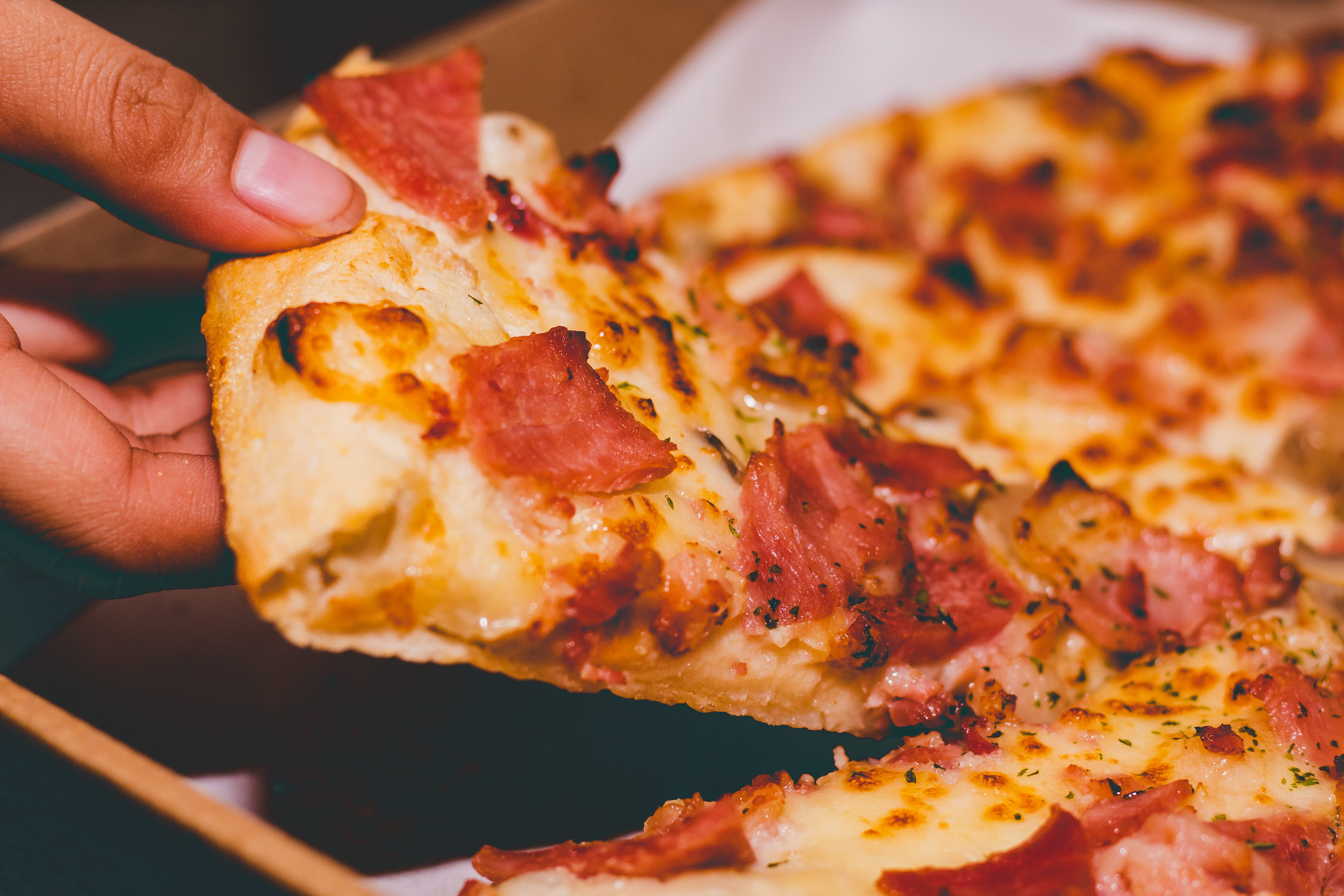 cuisine, focus, human hand, food photography, dinner, holding, pizza, close, pepperoni pizza, person, human finger, pizzeria, crust, fast food, indoors, HD Wallpaper