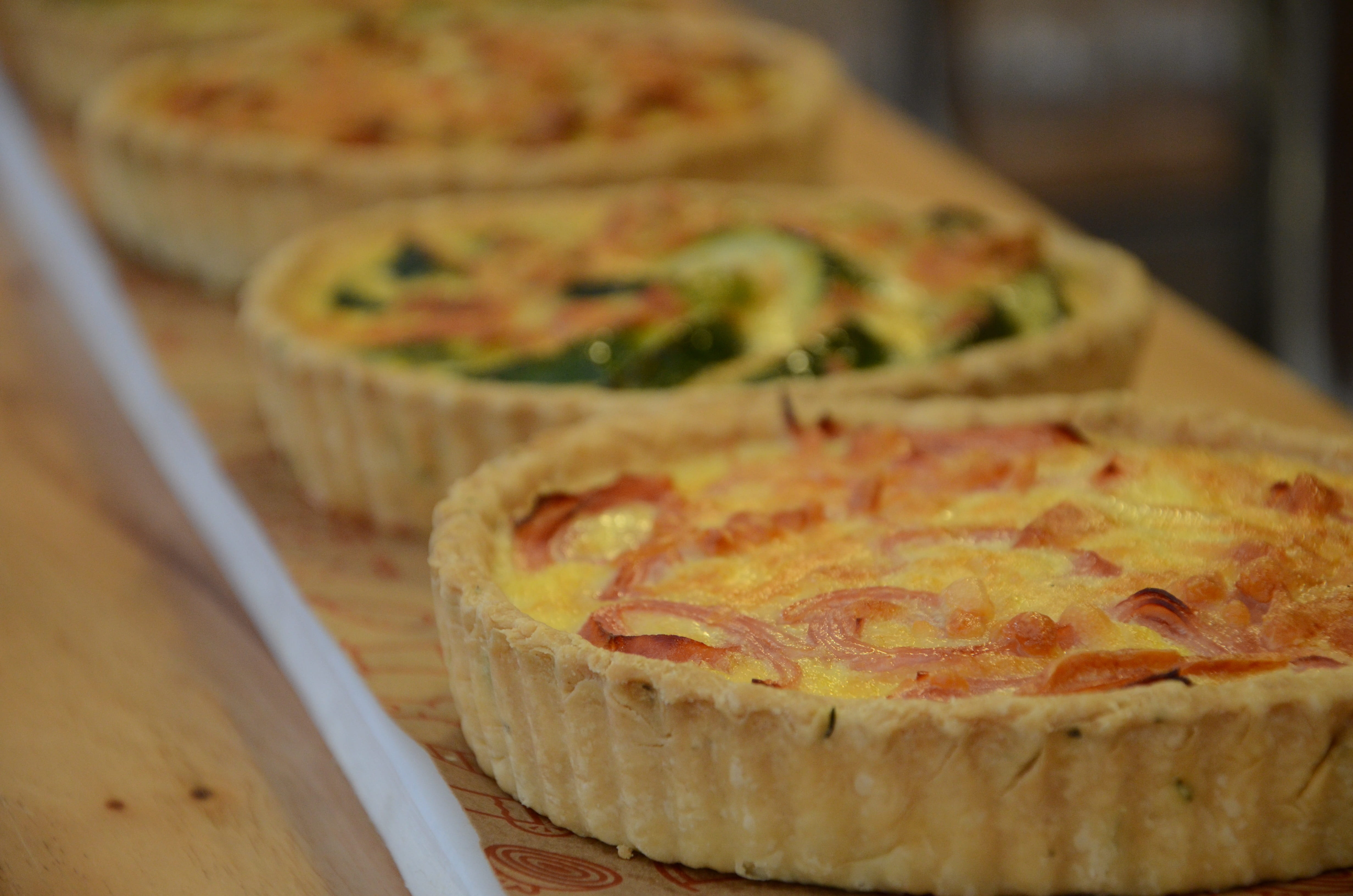 food, cooking, lunch, food and drink, gourmet, quiche, close-up, table, no people, wellbeing, tarta, selective focus, crust, focus on foreground, meal, HD Wallpaper