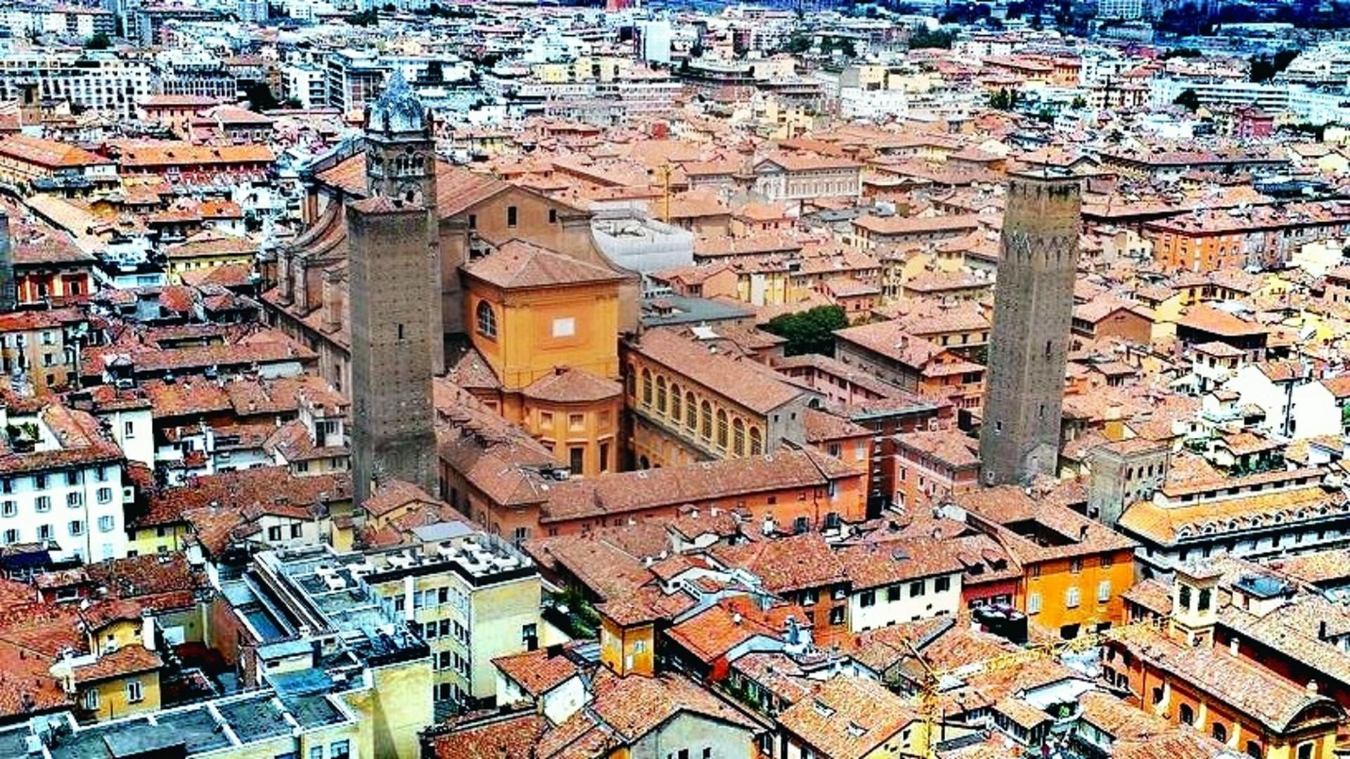 crowded, house, bologna, town, roof, architecture, full frame, outdoors, roof tile, backgrounds, townscape, built structure, building exterior, cityscape, HD Wallpaper