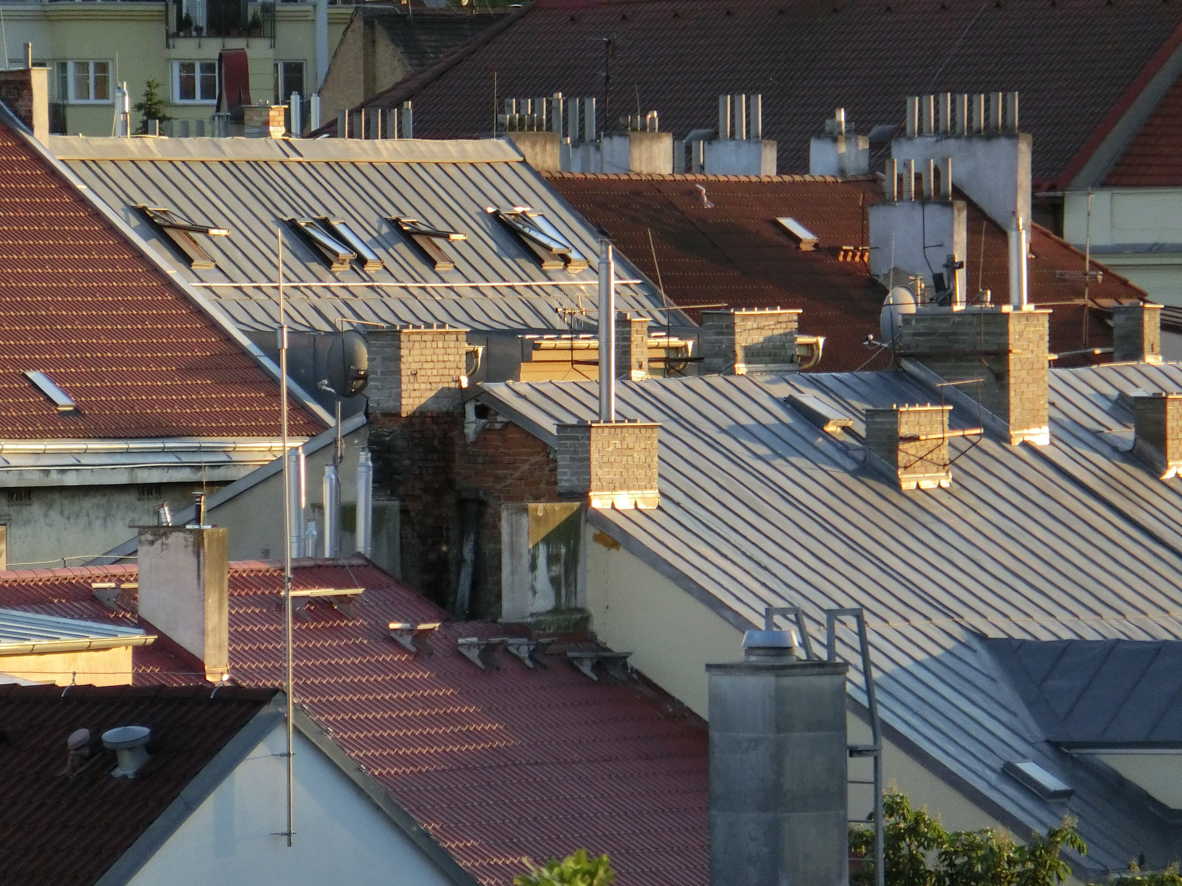 sunlight, roof tile, house, City, architecture, residential treatment side, human settlement, urban, community, settlement, city, 4K, Antennas, building exterior, HD Wallpaper