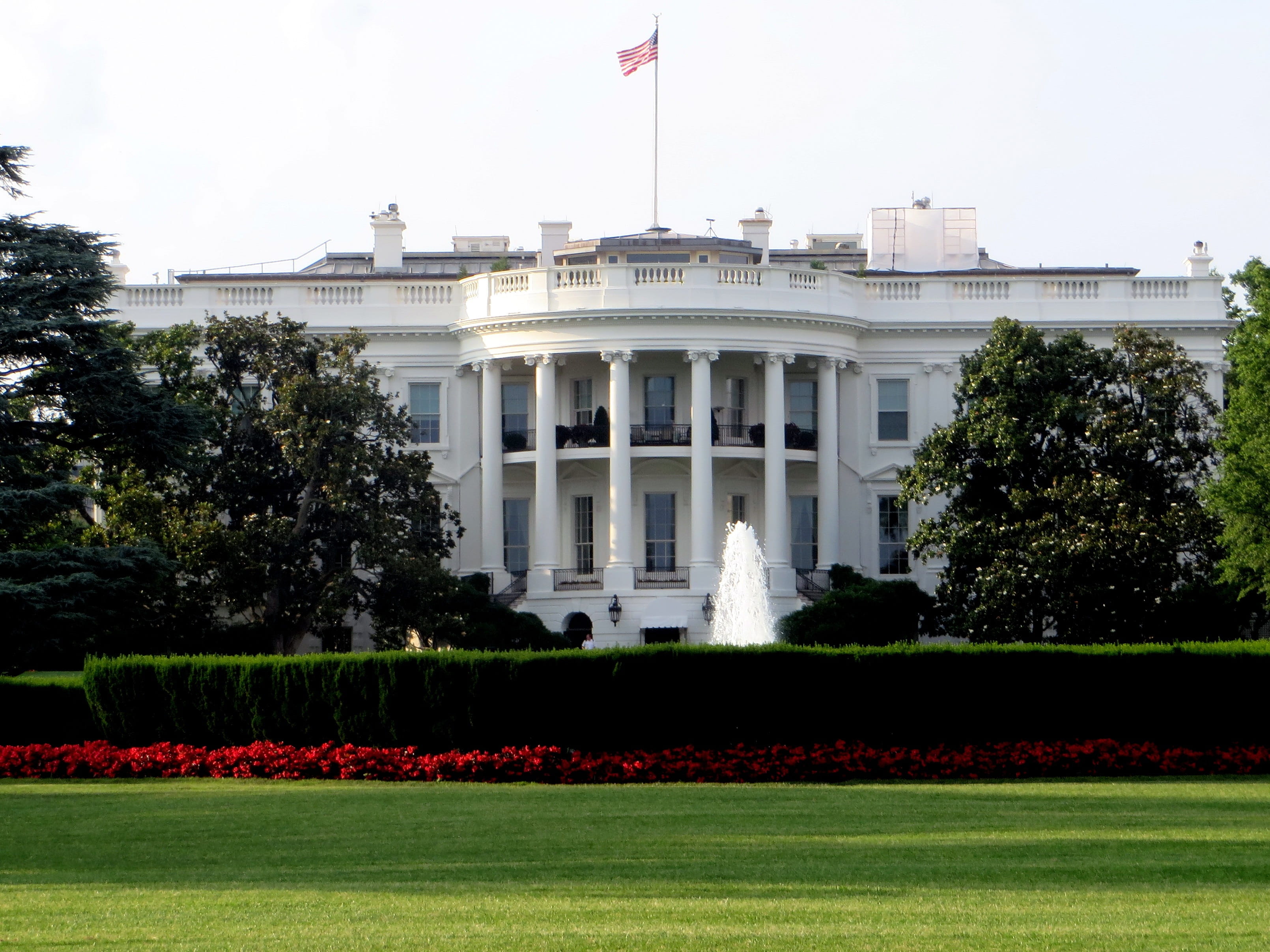 nature, hedge, facade, landmark, outdoors, politics, garden, built structure, fountain, White House, neo-classical, government, building exterior, architecture, HD Wallpaper