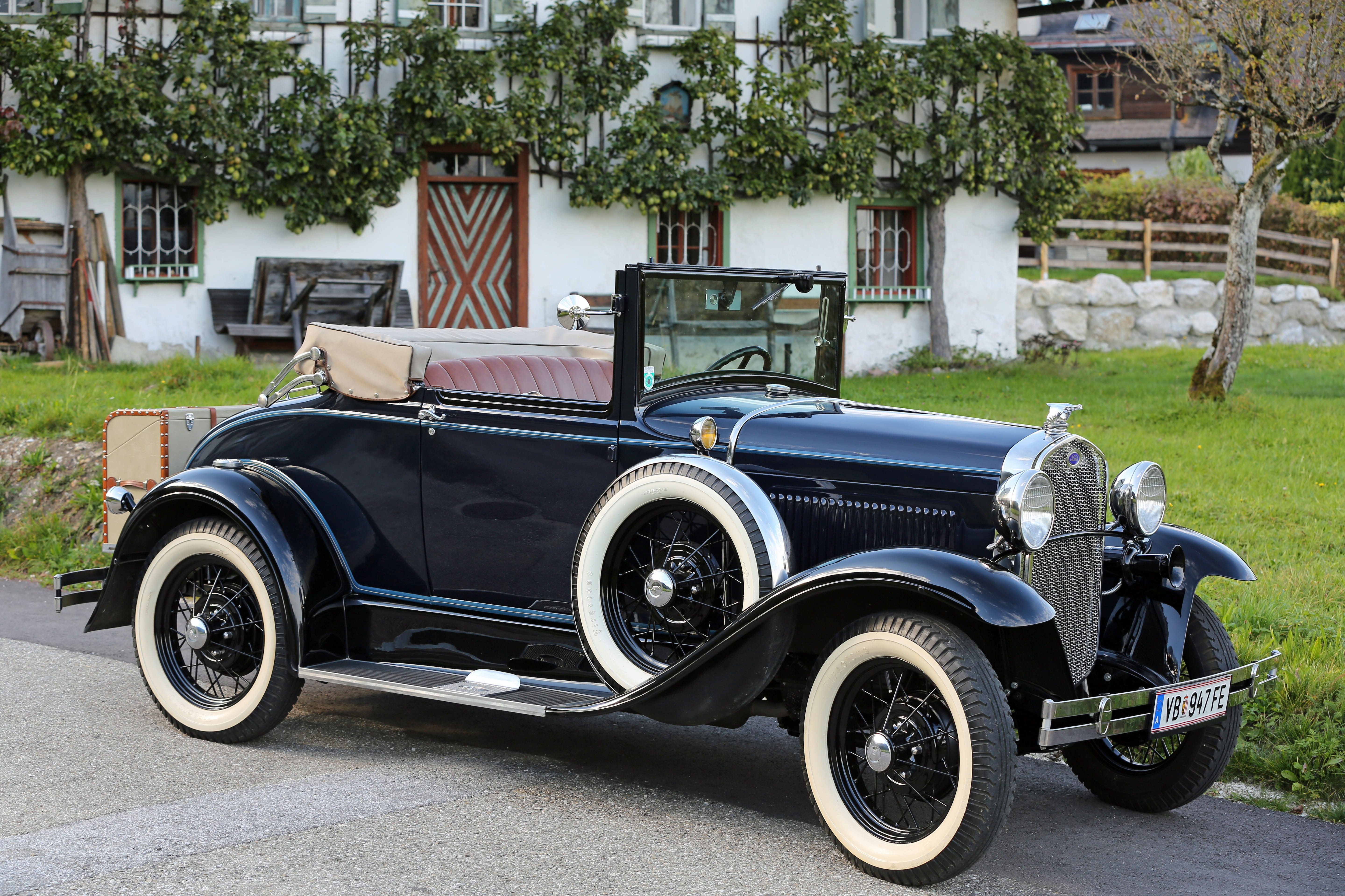 black, house, classic, 1930, mature, grille, vintage car, technology, car, Spotlight, built structure, pkw, old-fashioned, motor vehicle, spoke wheel, left hand drive, HD Wallpaper