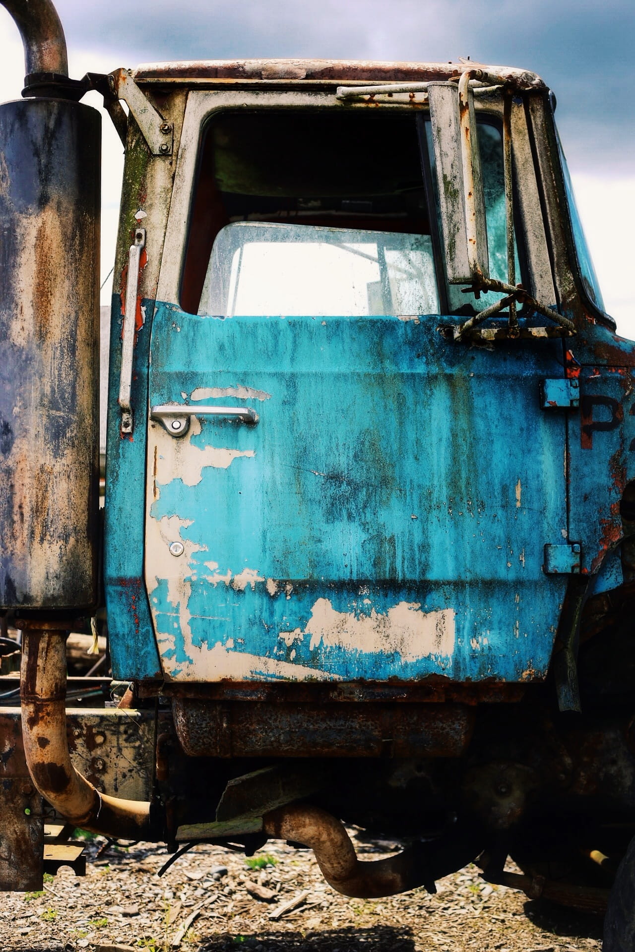 junkyard, rusty, ford, used, steel, obsolete, Vehicle, forgotten, rusted, dirty, metal, Wreck, run-down, outdoors, mode of transportation, land vehicle, Phone HD Wallpaper