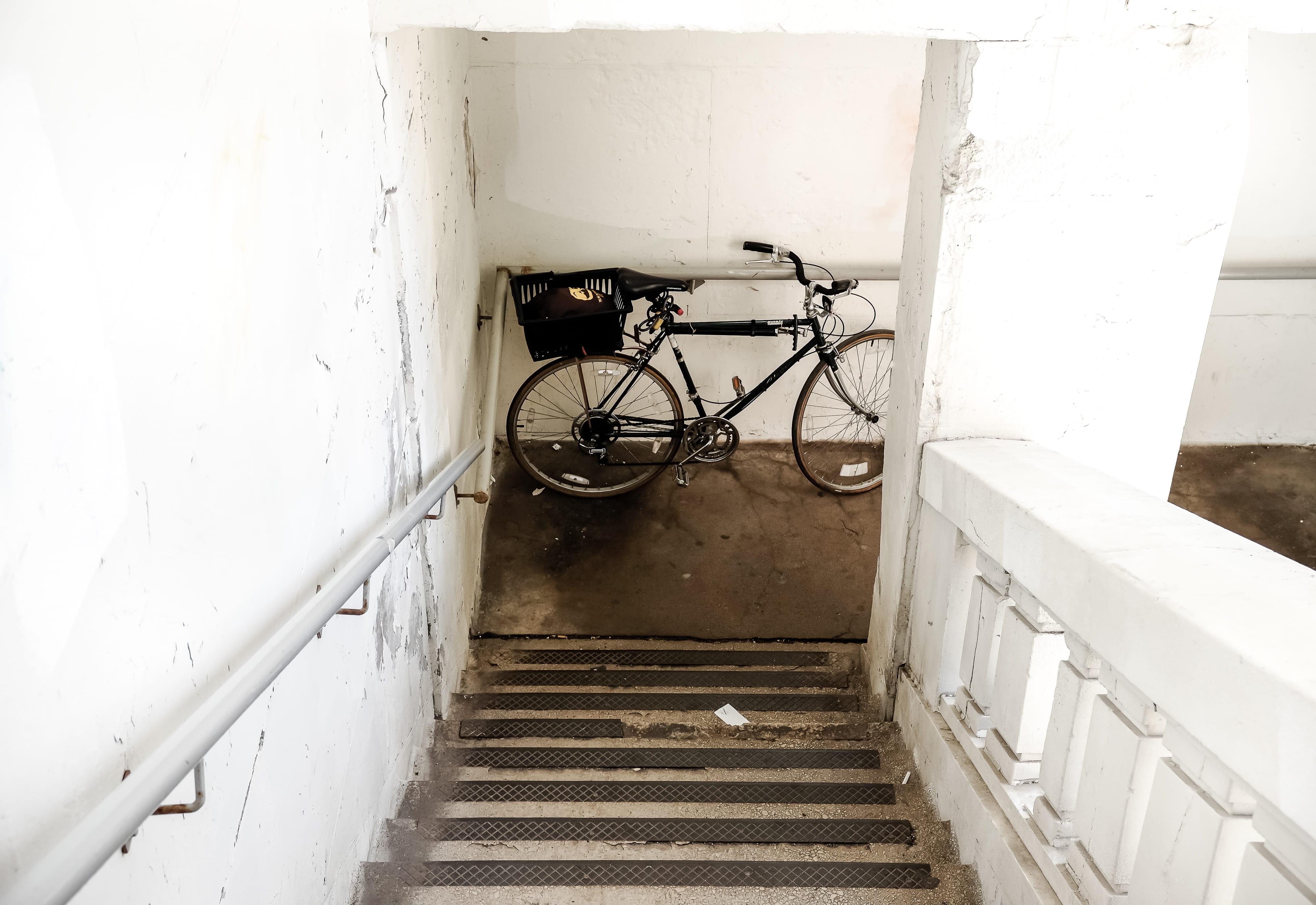 travel, transportation, built structure, bike, no people, outdoors, street, architecture, background, wall - building feature, 4K, rusty, day, retro, scene, HD Wallpaper