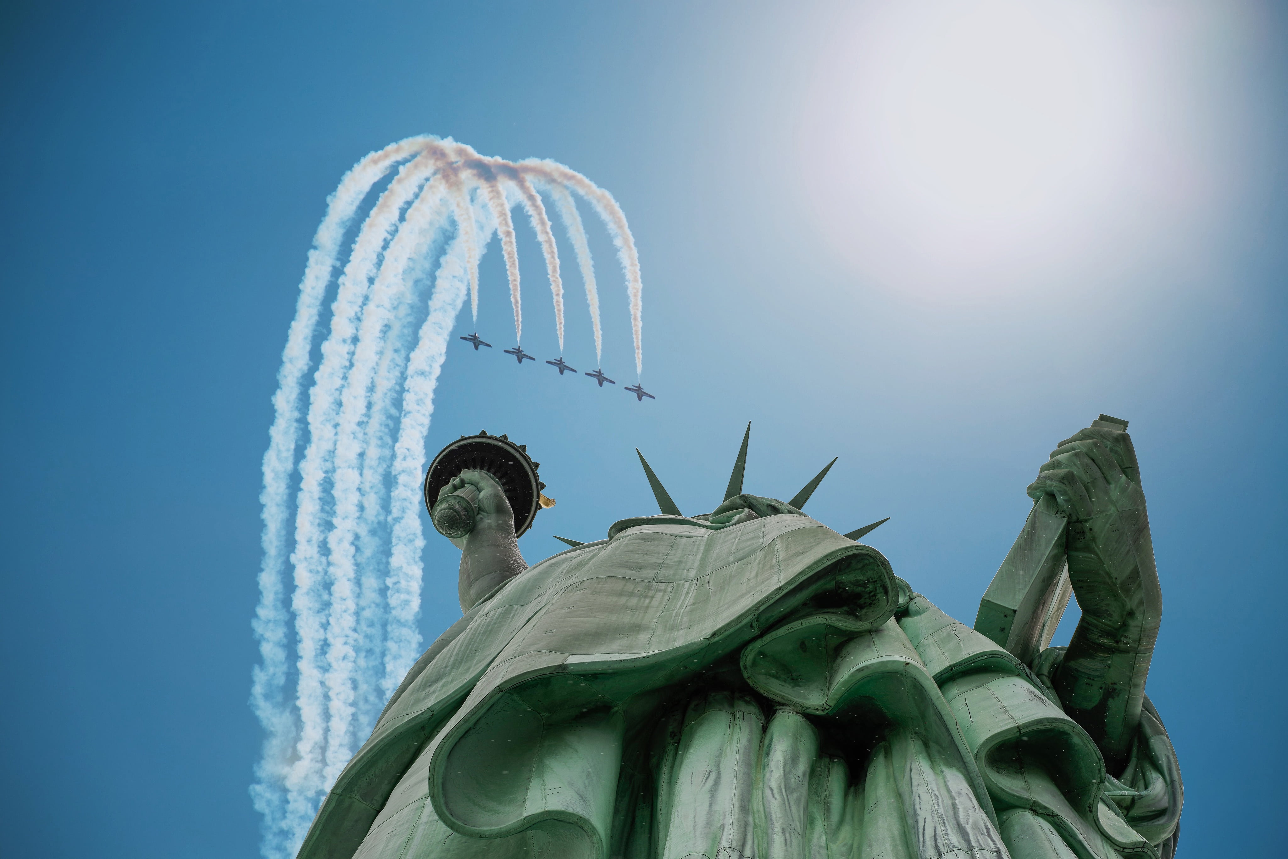 fly, clear sky, freedom, statue, representation, day, nature, gold, five, outdoors, tablet, crown, flame, folds, liberty, photography, new york city harbor, HD Wallpaper