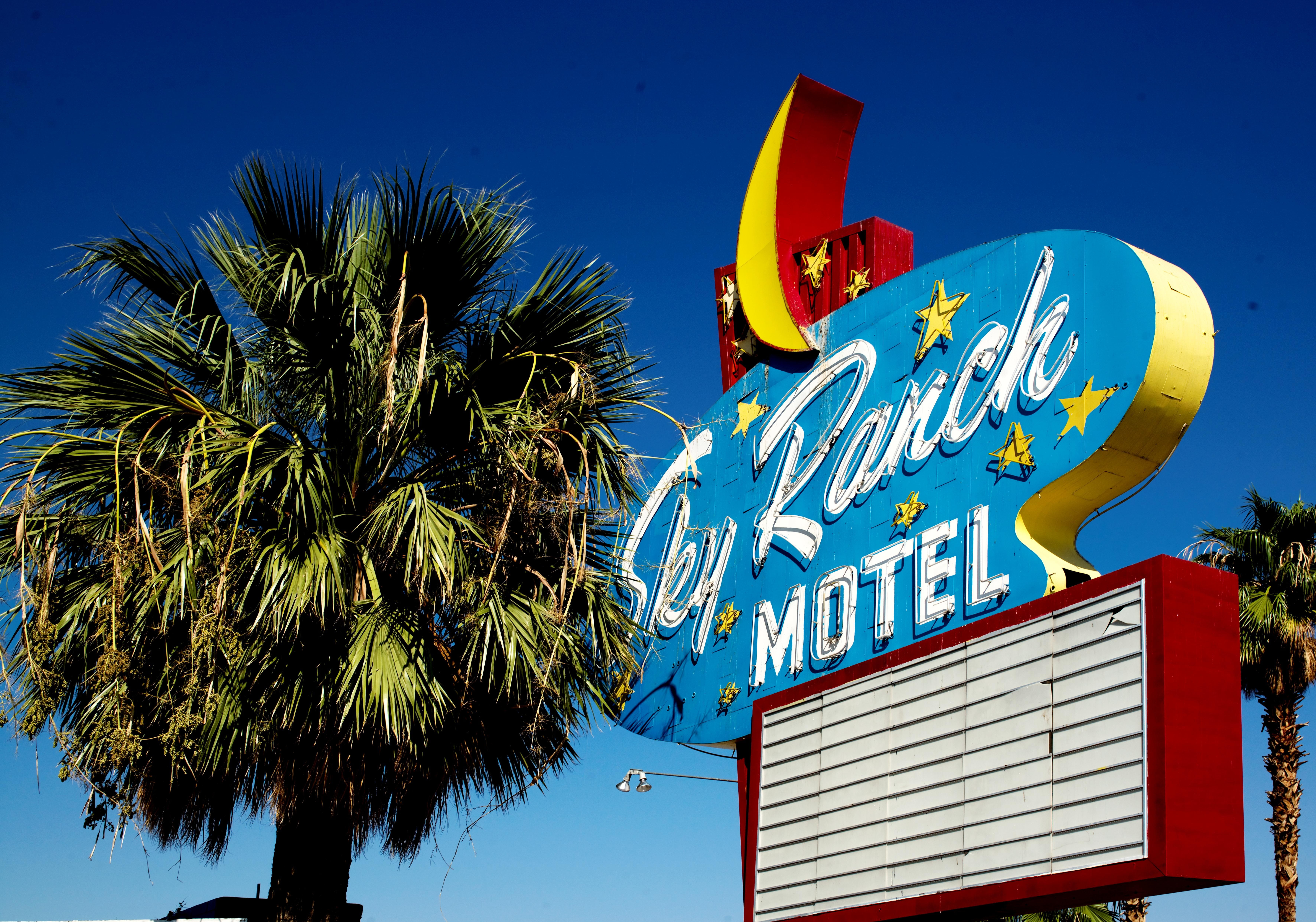 travel destinations, route66, las vegas motel, 5K, usa, nevada, representation, sunlight, outdoors, built structure, clear sky, leafed, near, building exterior, HD Wallpaper