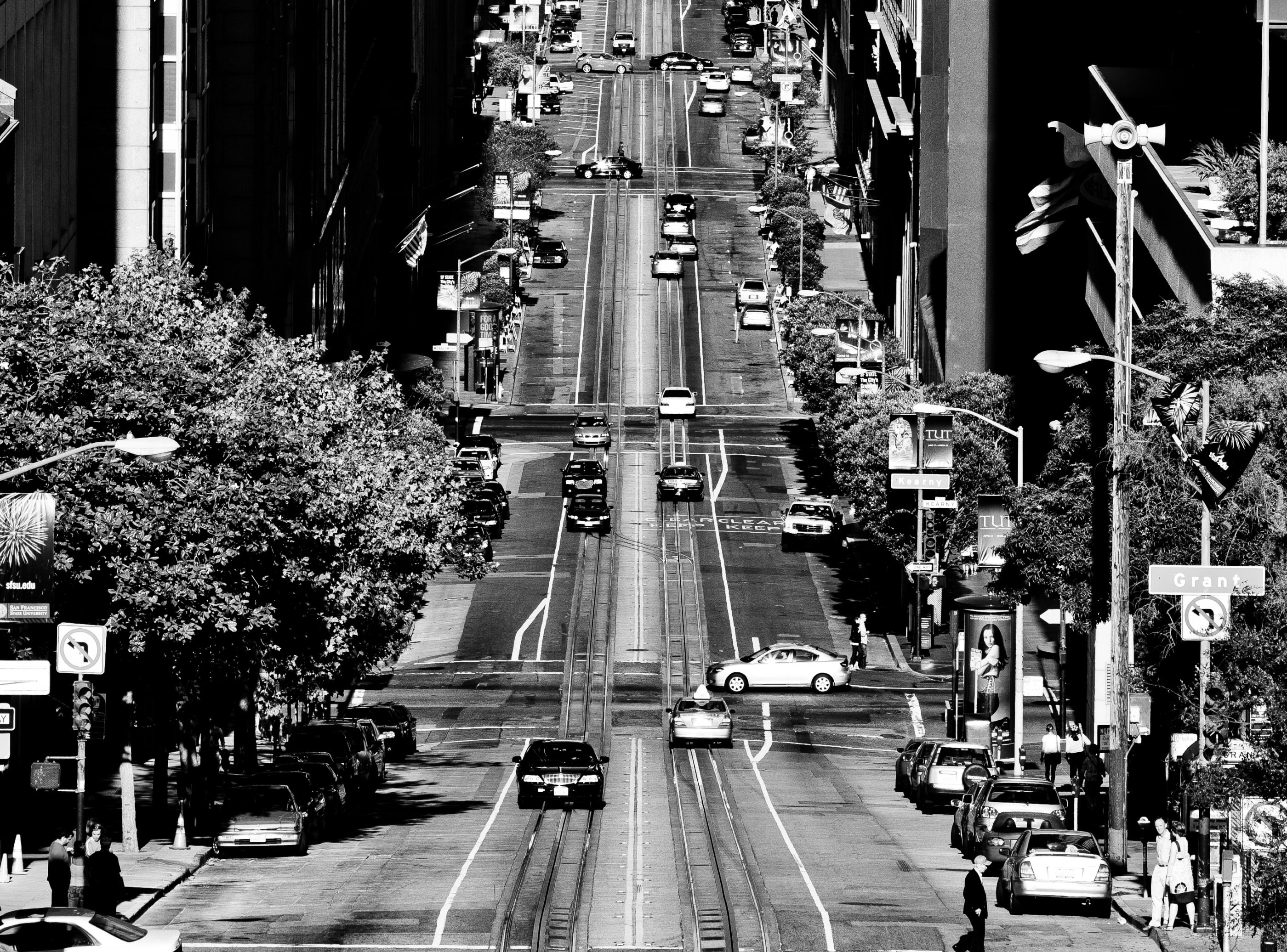 City, 2K, car, motor vehicle, California, built structure, building exterior, direction, city life, land vehicle, street, plant, Monochrome, symbol, tree, HD Wallpaper