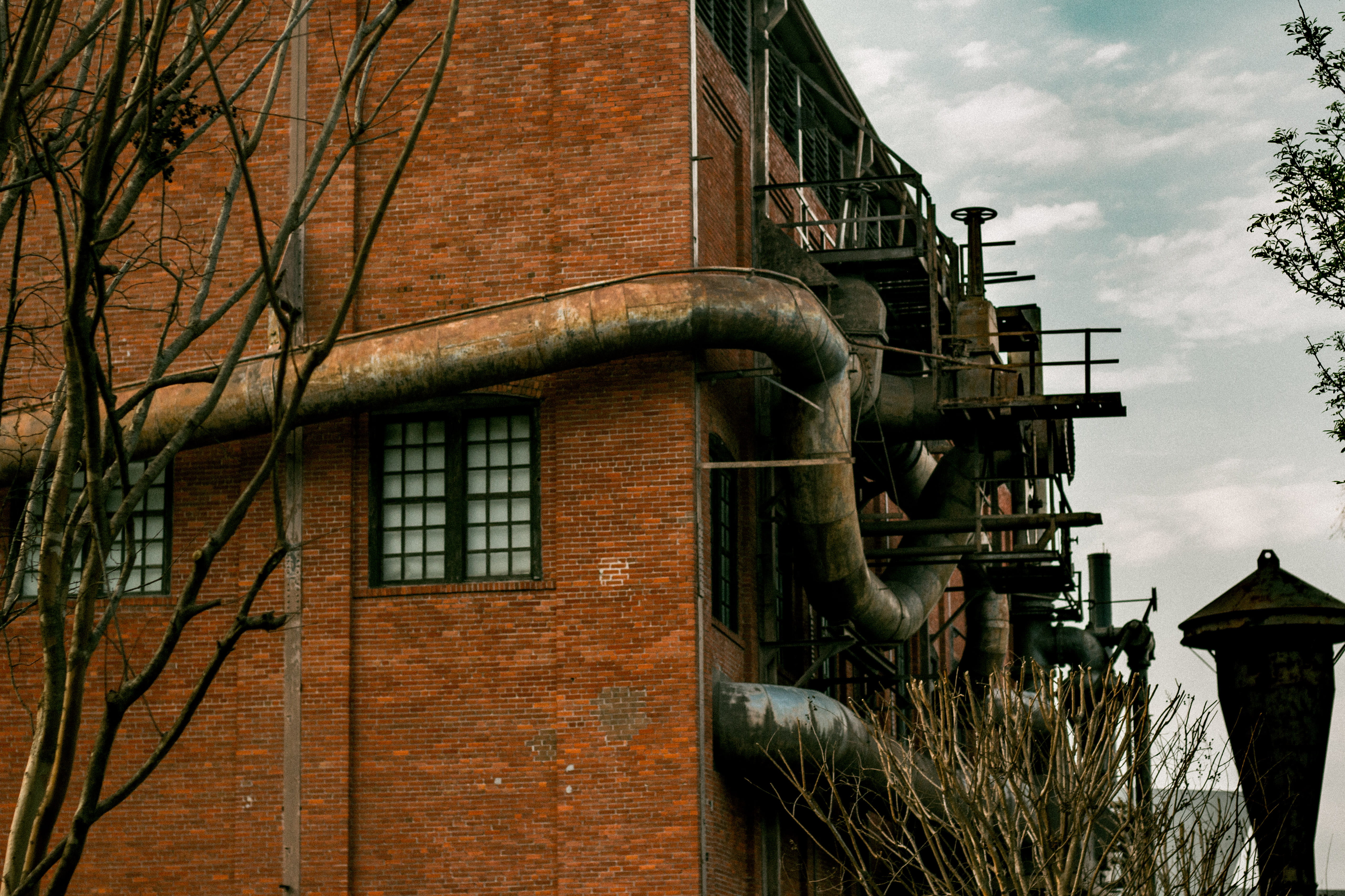 window, film, wallpapper, low angle view, industrial, tree, no people, cloud - sky, architecture, building, residential district, monterrey, day, trees, HD Wallpaper