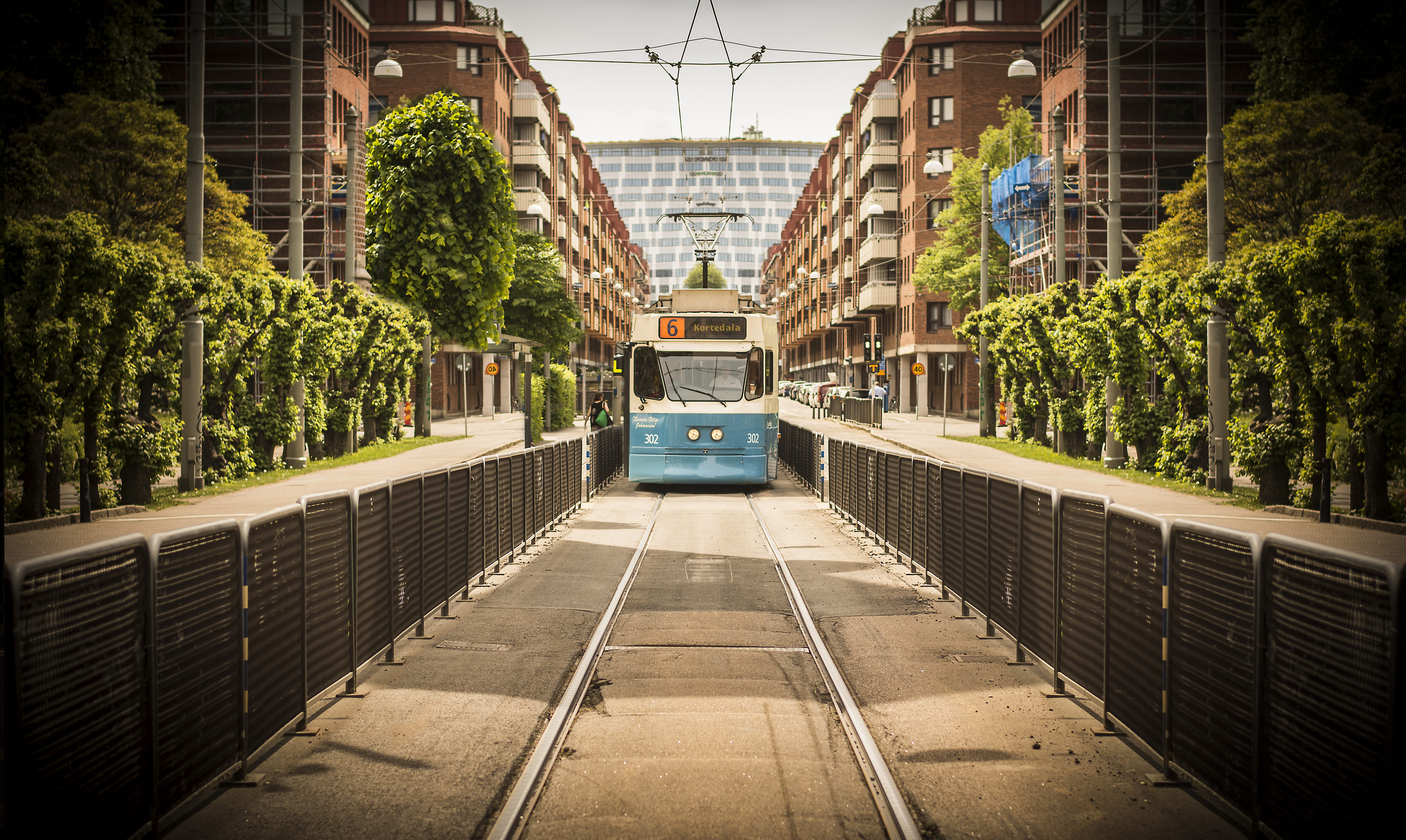 diminishing perspective, sweden, daytime, city, road, stops, outdoors, street, building, gothenburg, speed, growth, direction, day, plant, sunnyday, nature, HD Wallpaper