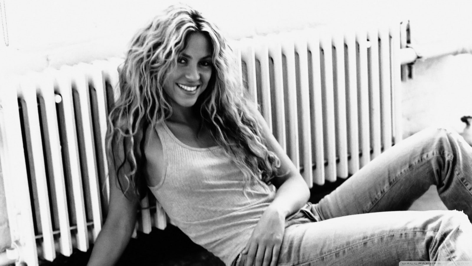 singer, monochrome, smiling, women, sitting, Shakira, 720P, tank top, HD Wallpaper