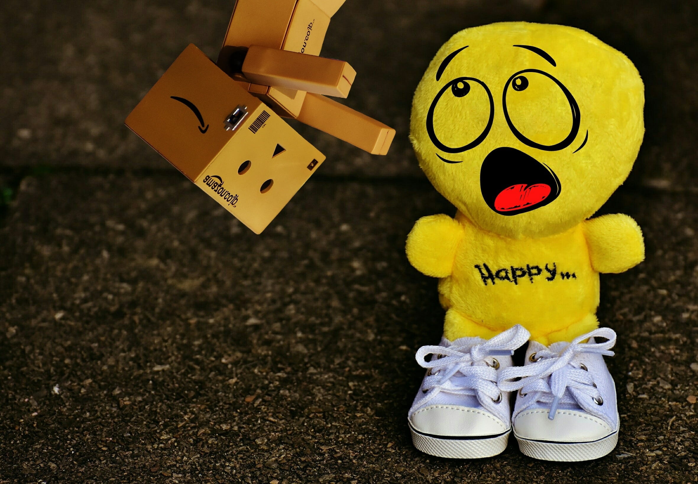 wearing, representation, text, top, no people, cardboard, keep smiling, close-up, anthropomorphic smiley face, day, 1080P, plush toy, cute, smiley, group of objects, HD Wallpaper