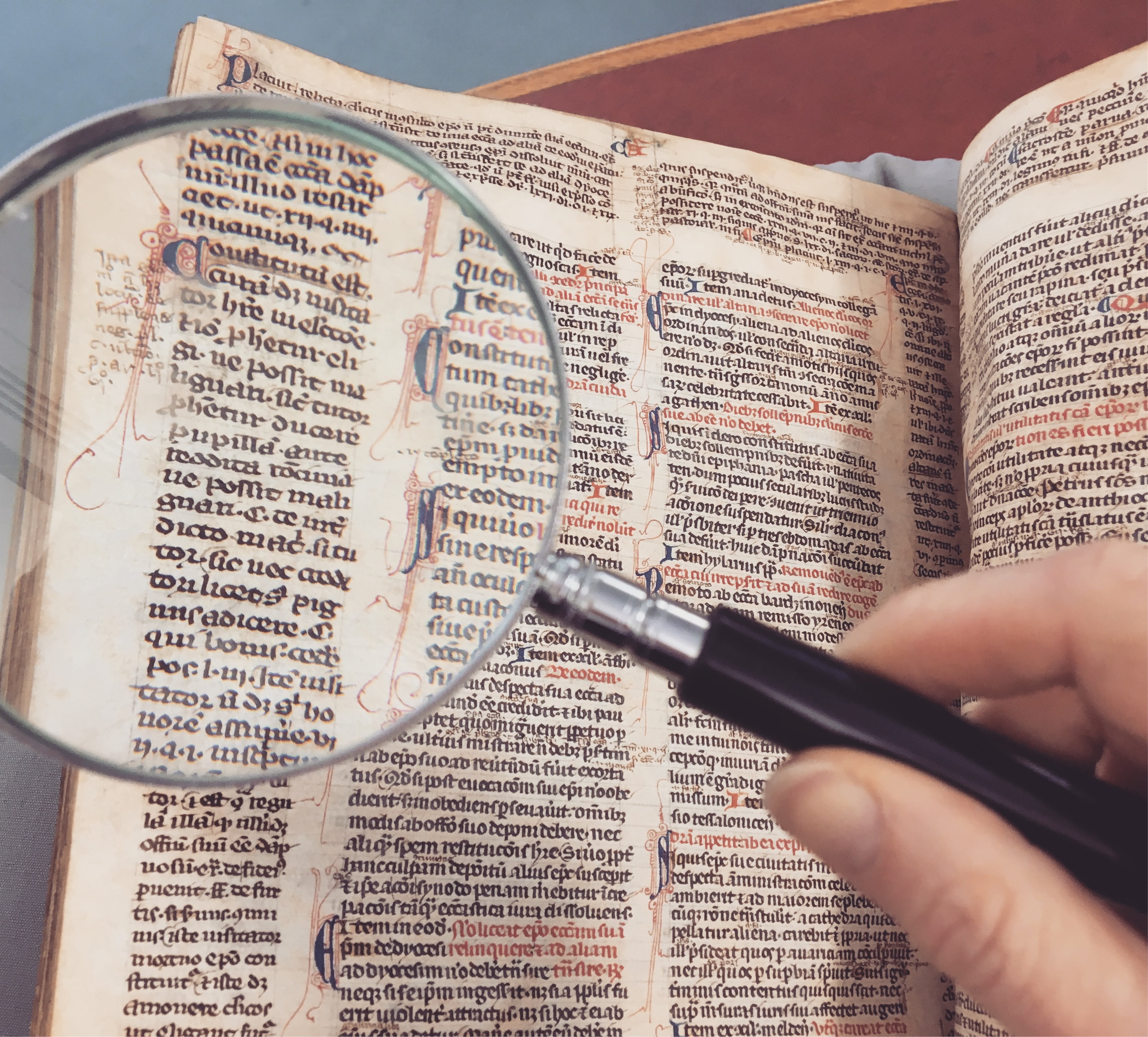 one person, search, studying, text, finger, human finger, publication, vintage, leisure activity, hand, human body part, page, magnifying glass, glass, HD Wallpaper