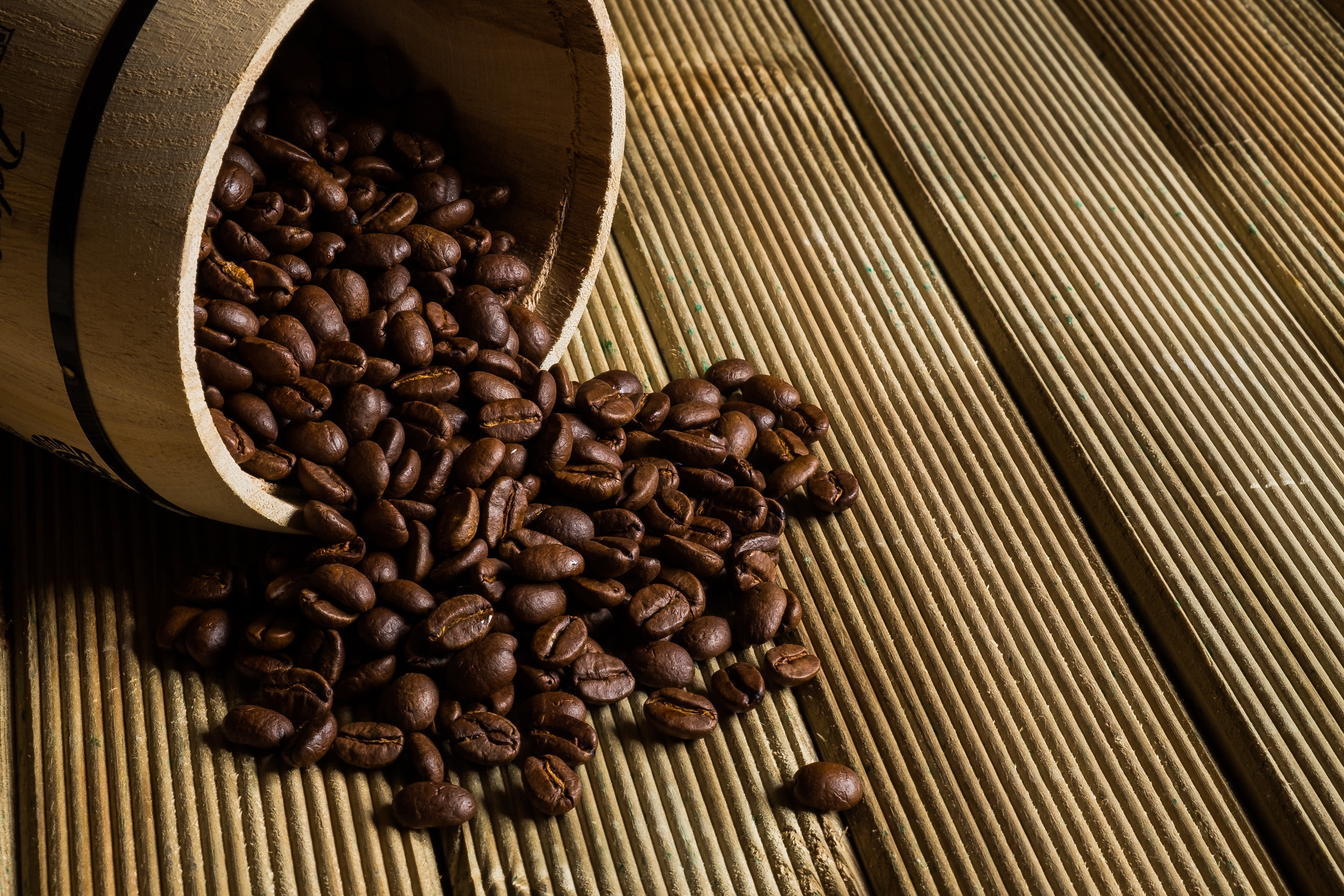 freshness, food and drink, close-up, toasted, high angle view, table, lot, spilling, beans, coffee, scented, large group of objects, coffee - Drink, place mat, HD Wallpaper