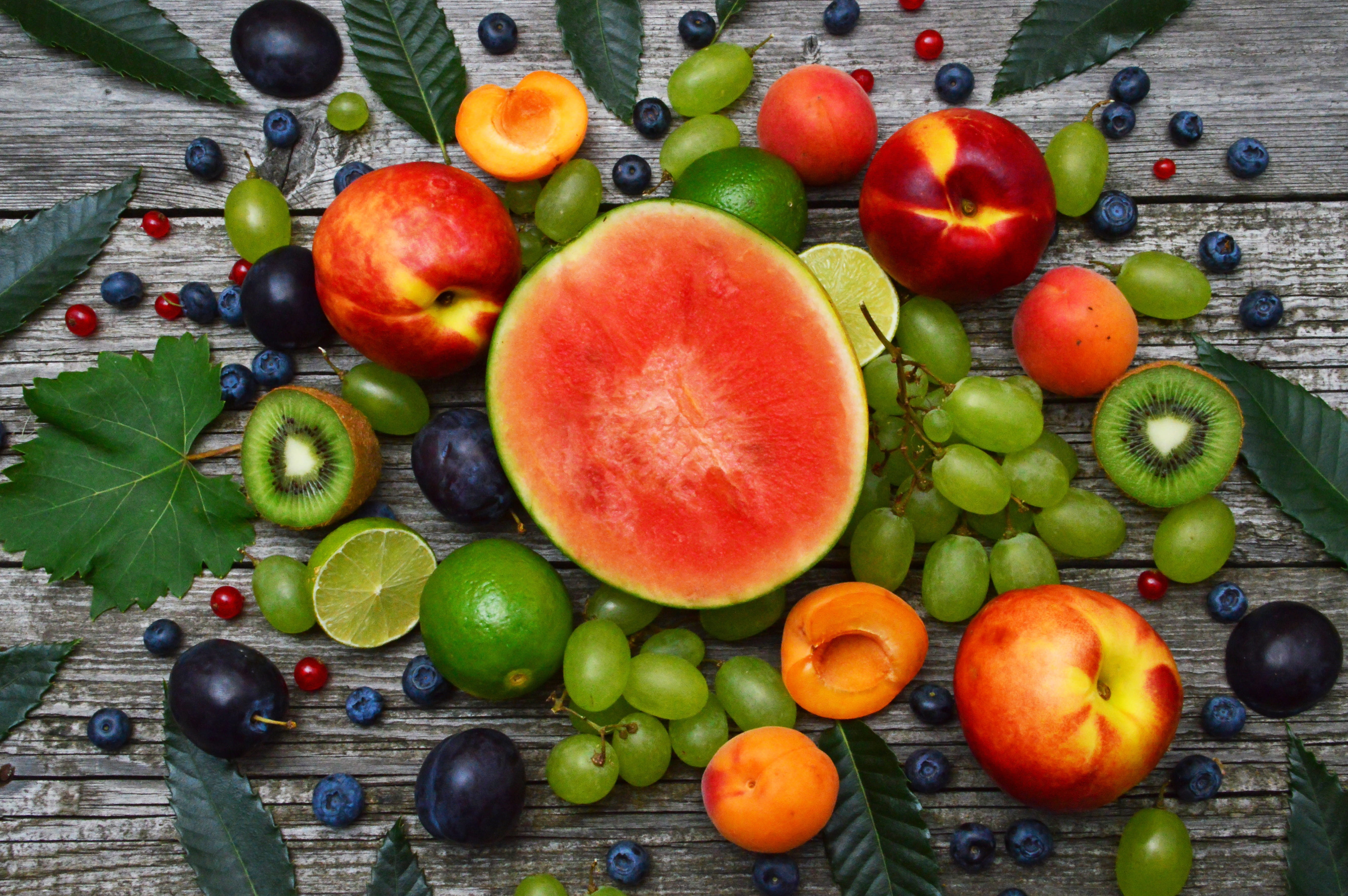 choice, healthy eating, mature, wellbeing, red, juicy, table, large group of objects, berry fruit, no people, leaf, green, healthy, food and drink, fine, HD Wallpaper