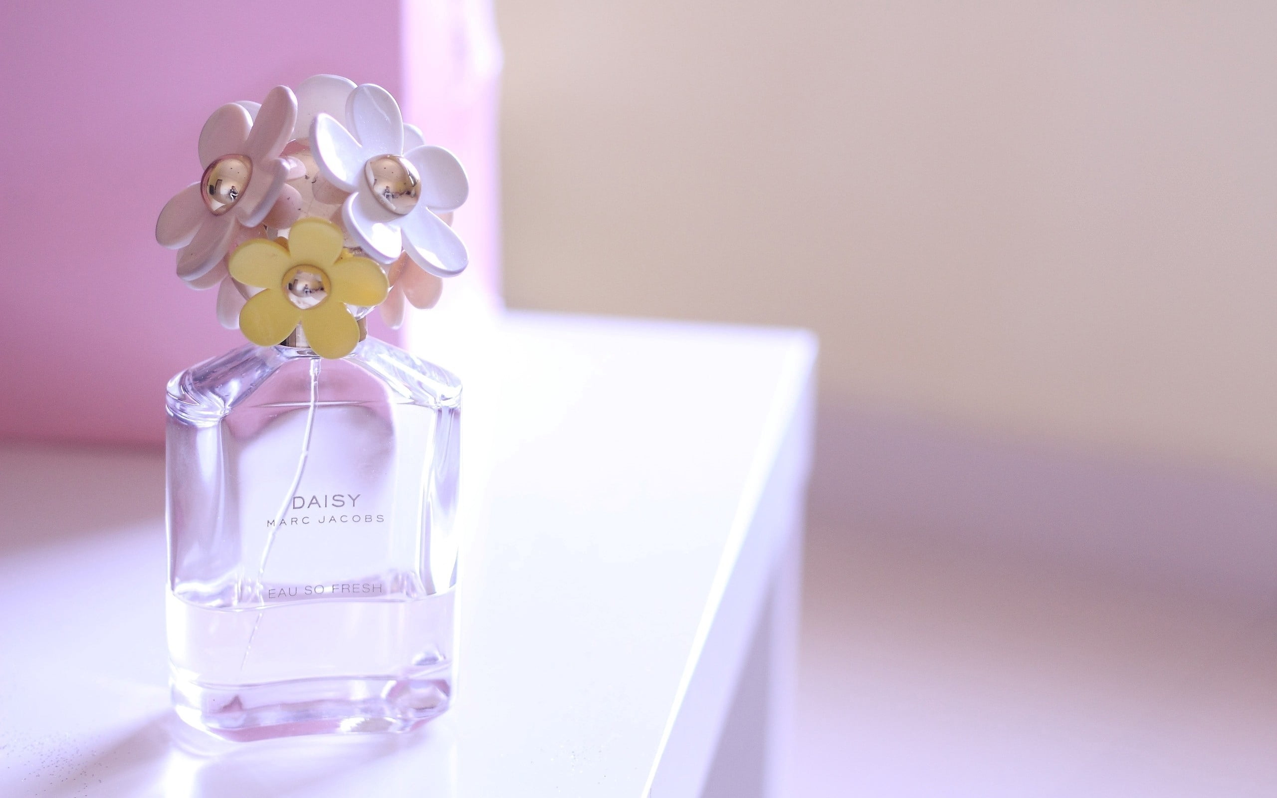 wedding, jacobs, bottle, 2K, beauty, piggy bank, food, glass - material, gift, fragrance, luxury, glass, care, container, box - Container, decoration, HD Wallpaper
