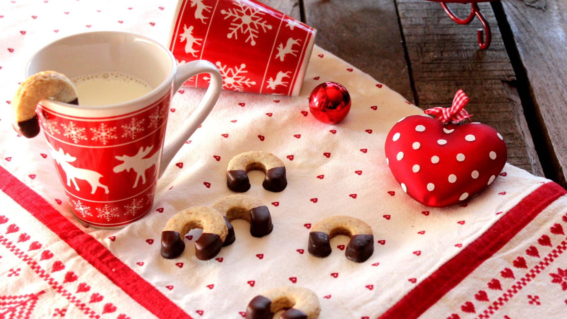 Christmas, 1080P, no people, winter, sweet food, refreshment, indoors, sweets, food and drink, still life, freshness, hot drink, indulgence, polka dot, HD Wallpaper